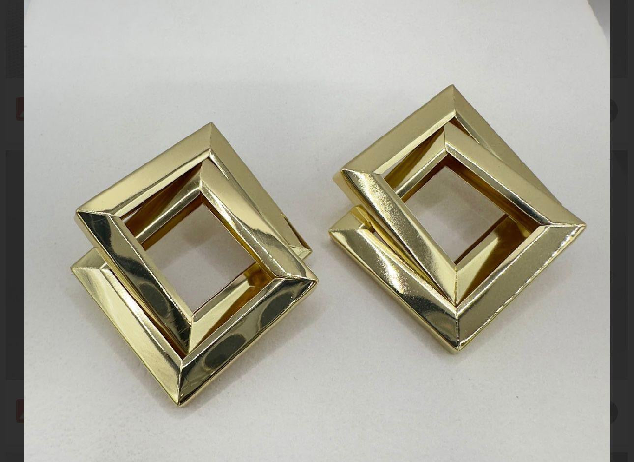 Geometrik Kare Form Altın Renk Küpe