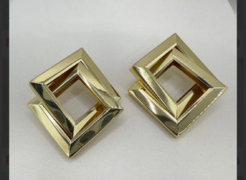 Geometrik Kare Form Altın Renk Küpe