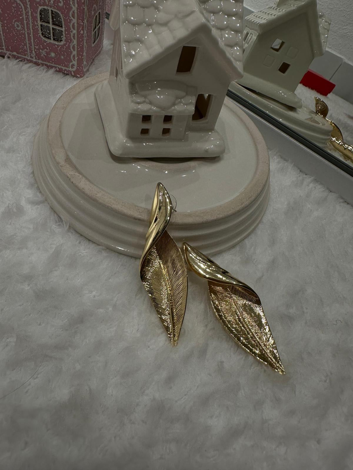 Uzun Yaprak Form Altın Renk Küpe