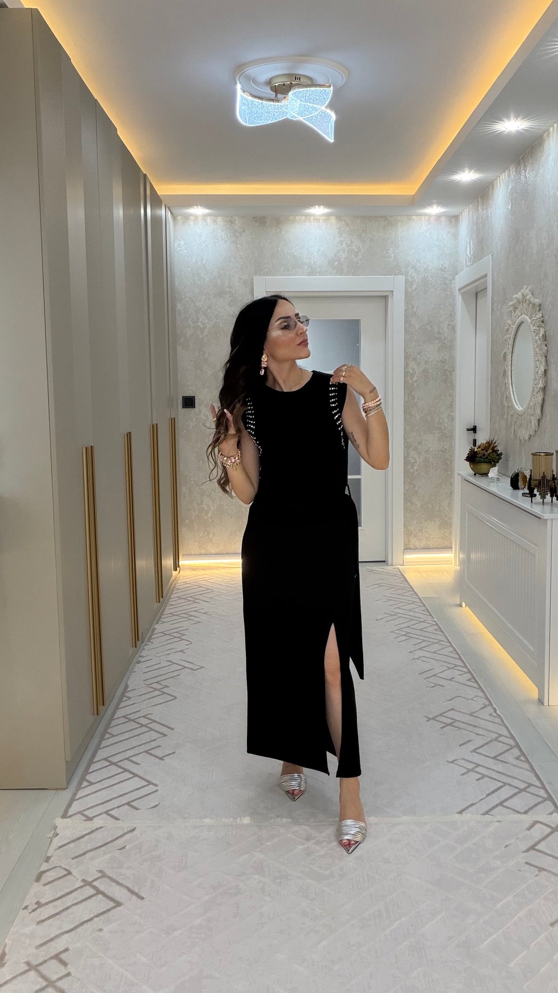 Taş Detaylı Yırtmaçlı Elbise