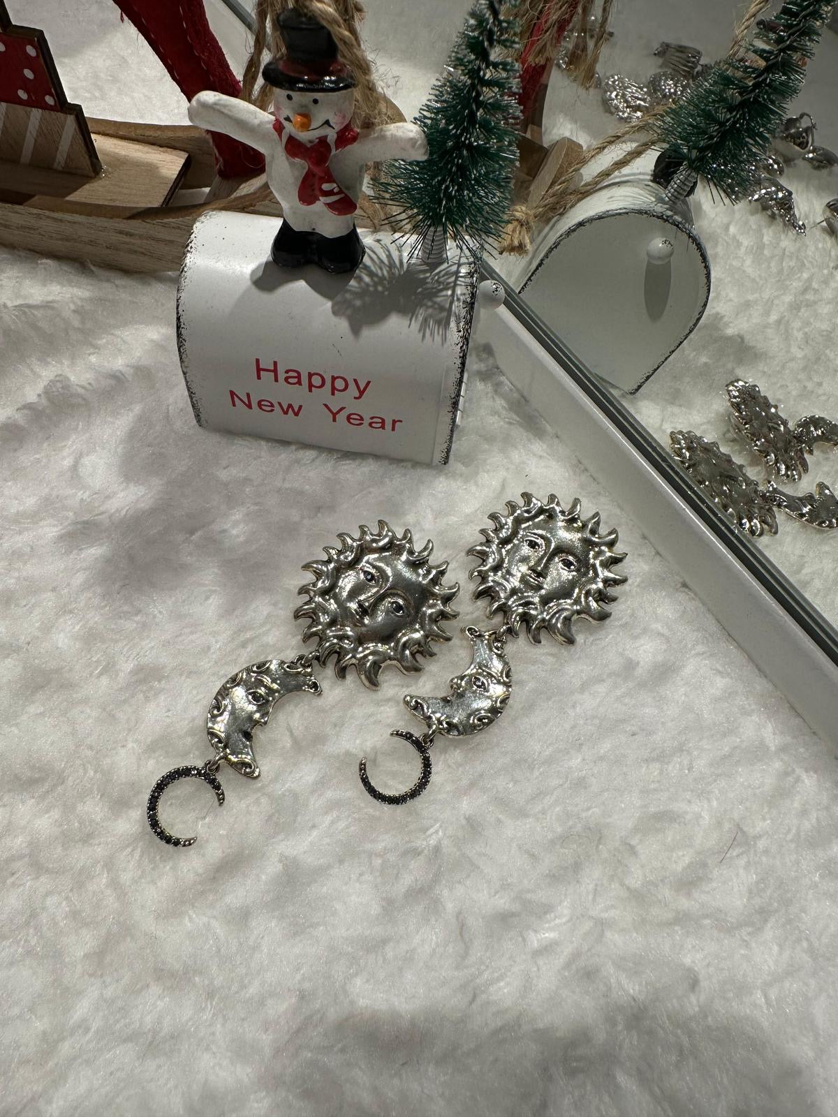 Güneş ve Ay Figürlü Gümüş Renk Küpe