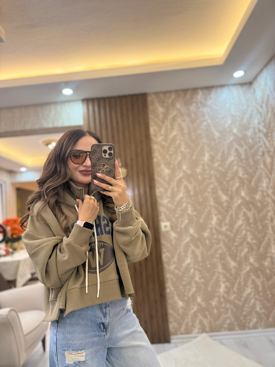 kapüşonlu sweatshirt