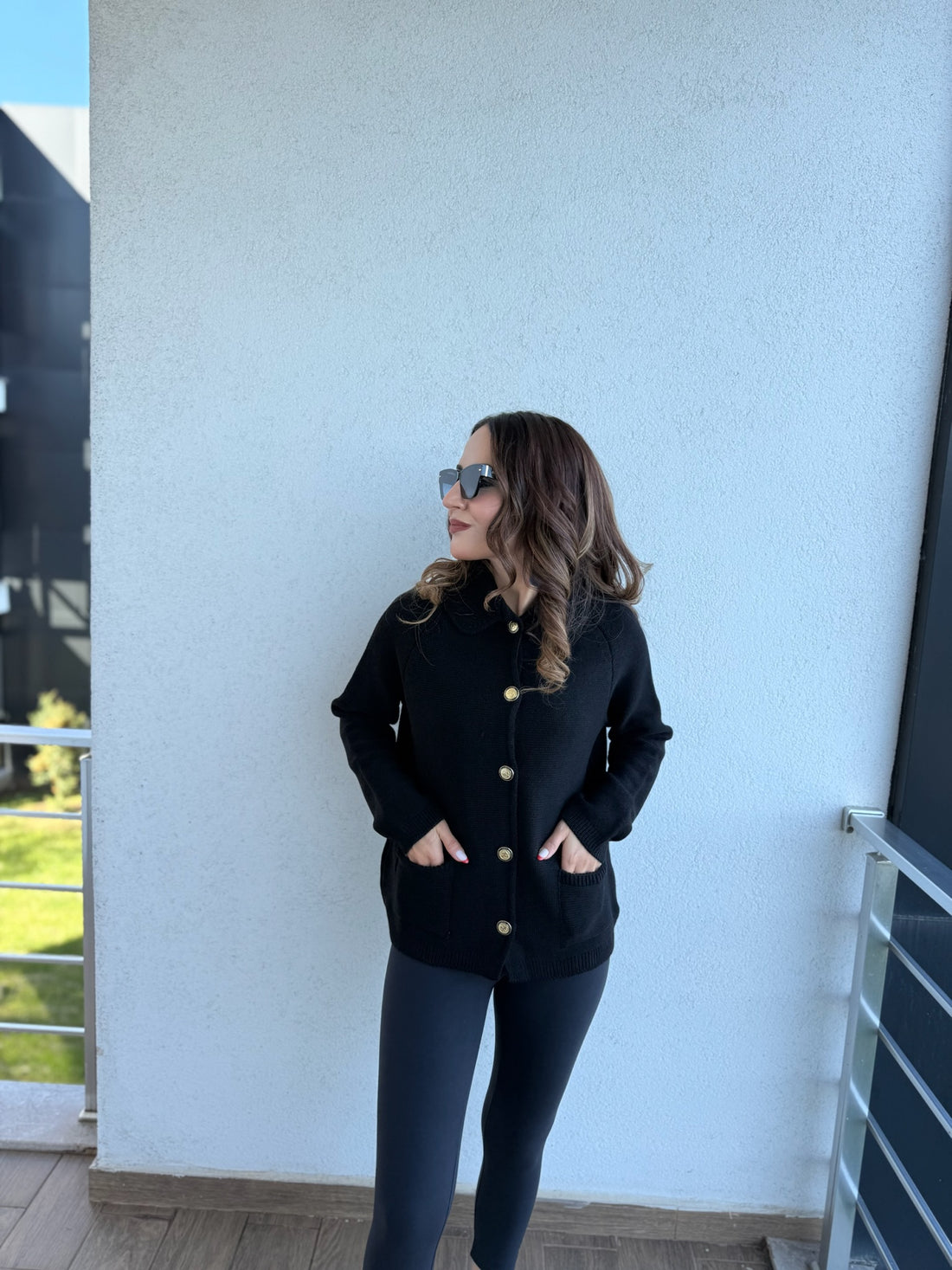 Siyah Düğme Detaylı Cepli Triko Hırka