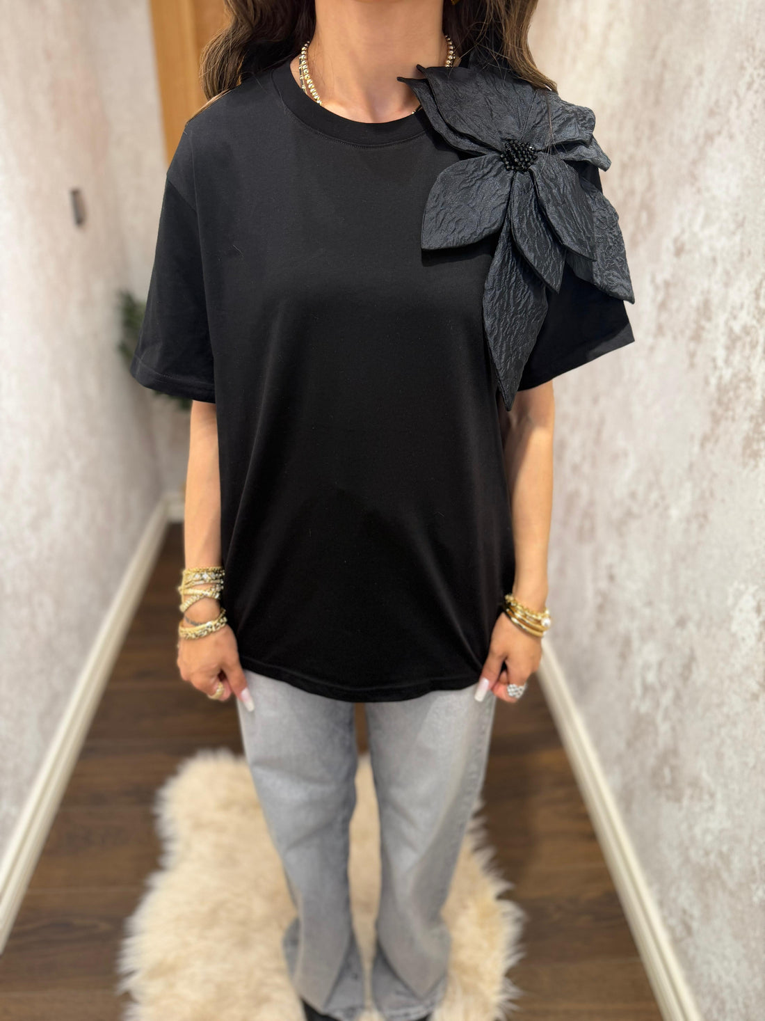 Çiçek Detaylı Oversize Tişört