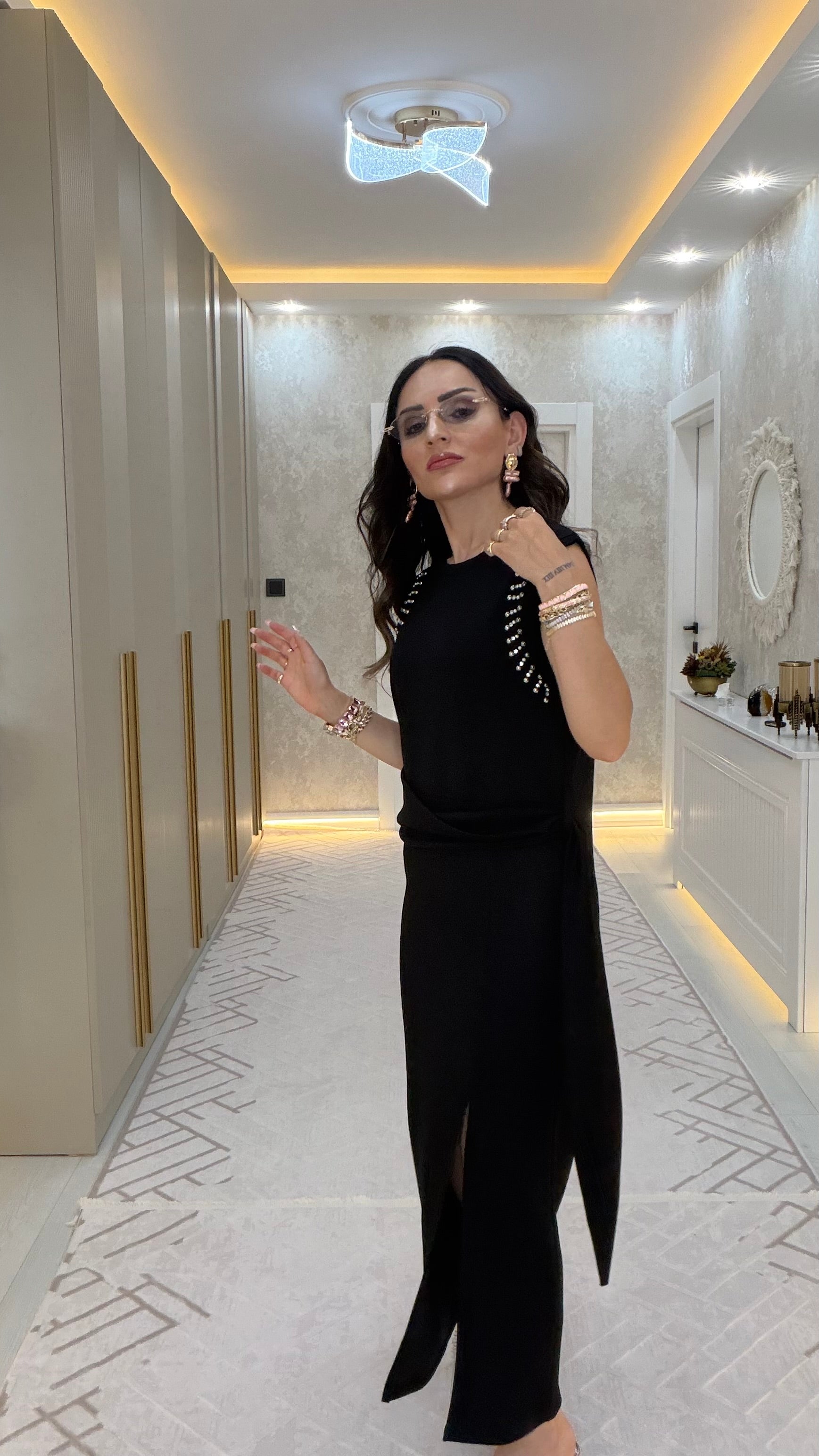 Taş Detaylı Yırtmaçlı Elbise