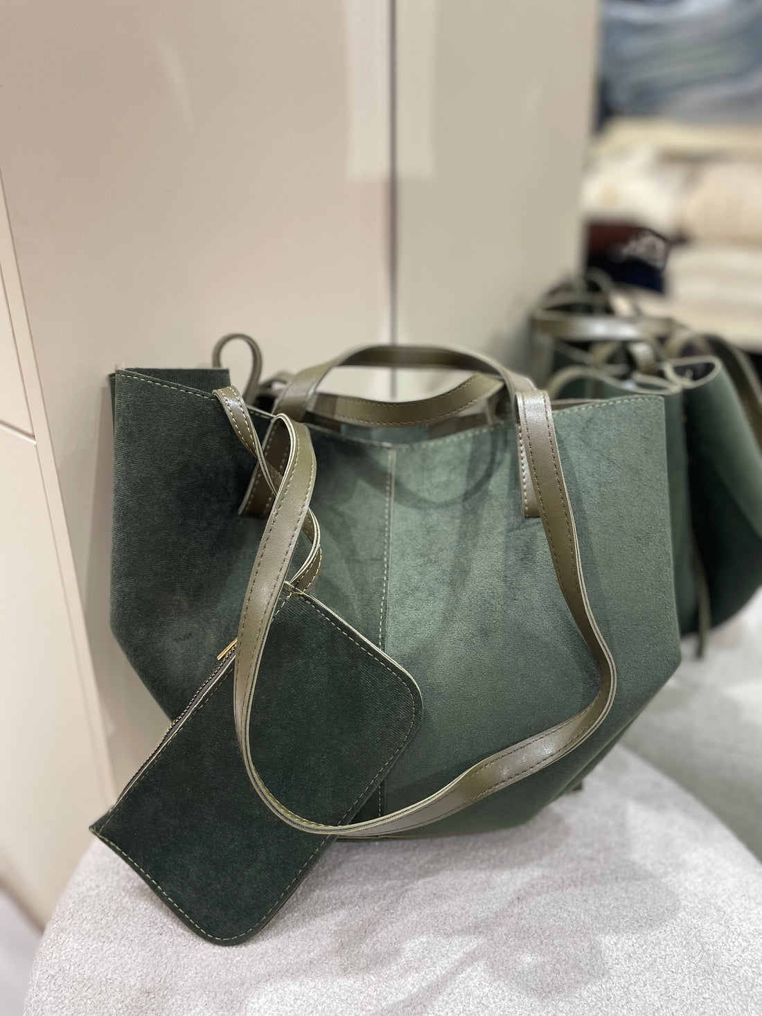 Geniş Hacimli Günlük Omuz & El Çantası