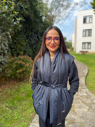 Önü Kapitone Şişme Arkası Triko Kuşaklı Yelek