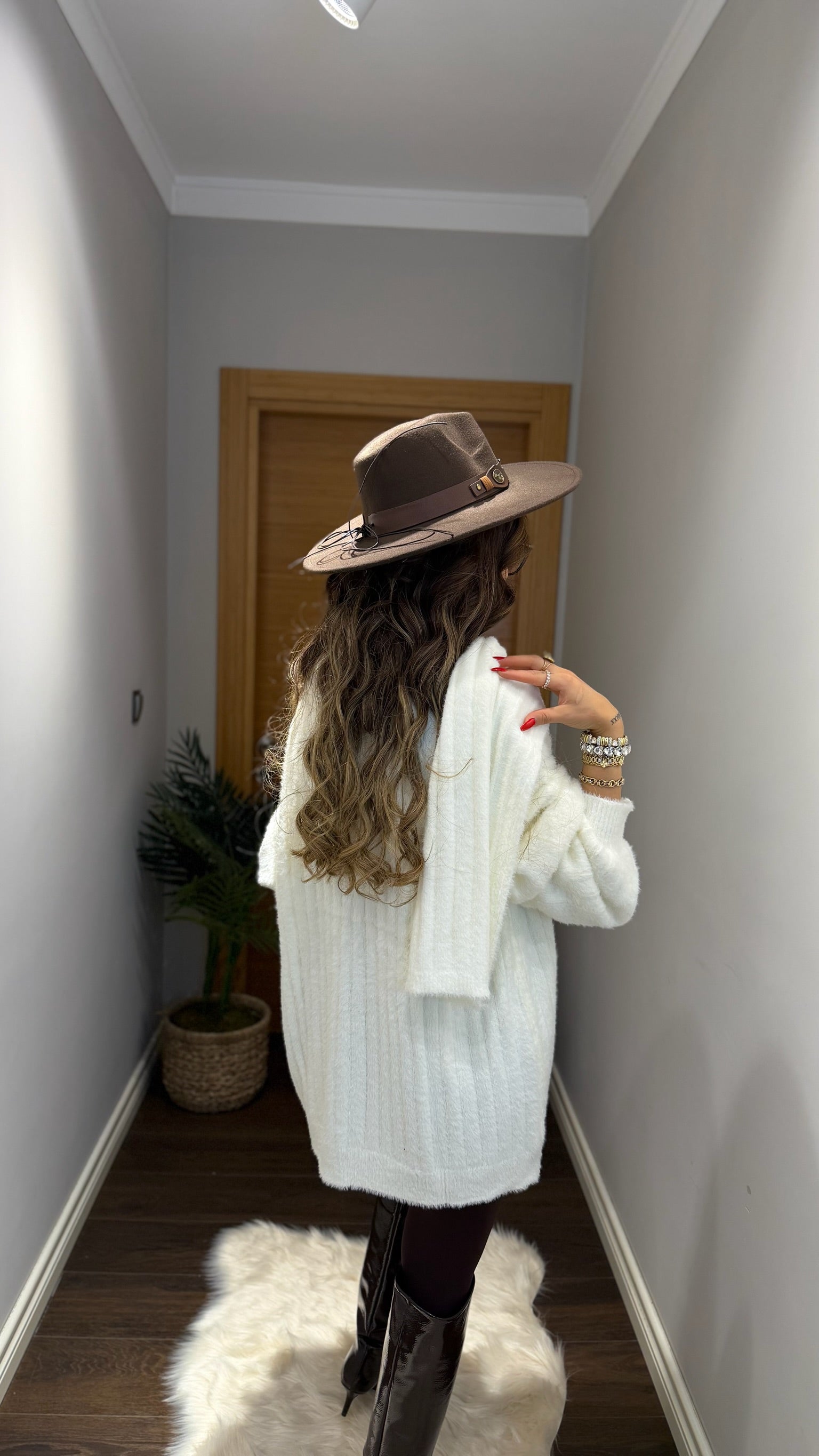 Atkı Hediyeli Yumuşak Dokulu Triko Hırka