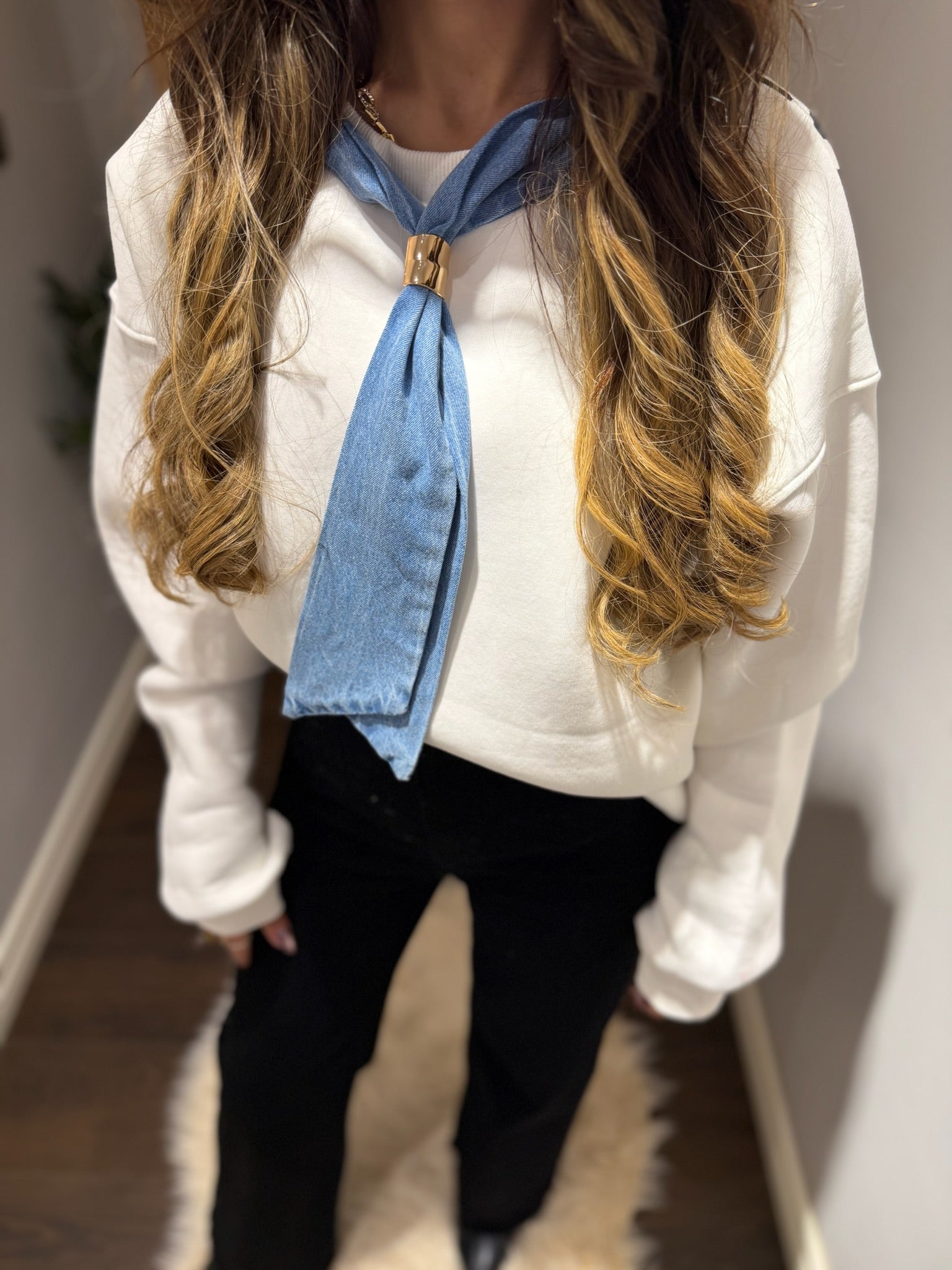 Leopar Baskılı Fular Detaylı Sweatshirt