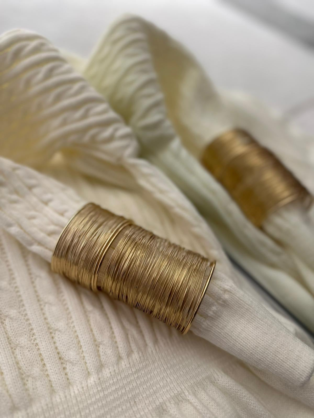 Dokulu Çok Telli Altın Renk Bileklik