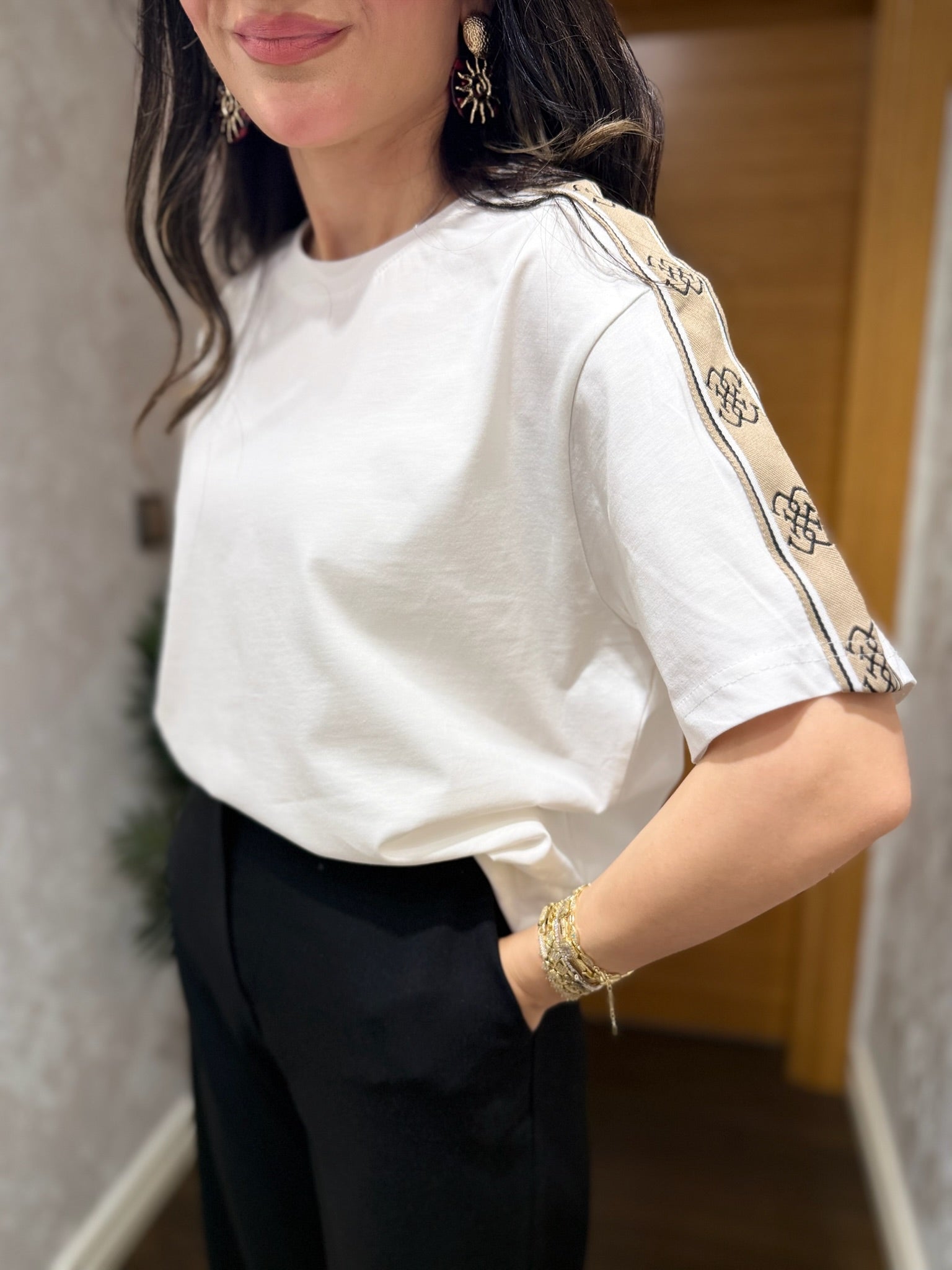 Guess Marka Muadili Desen Detaylı Tişört
