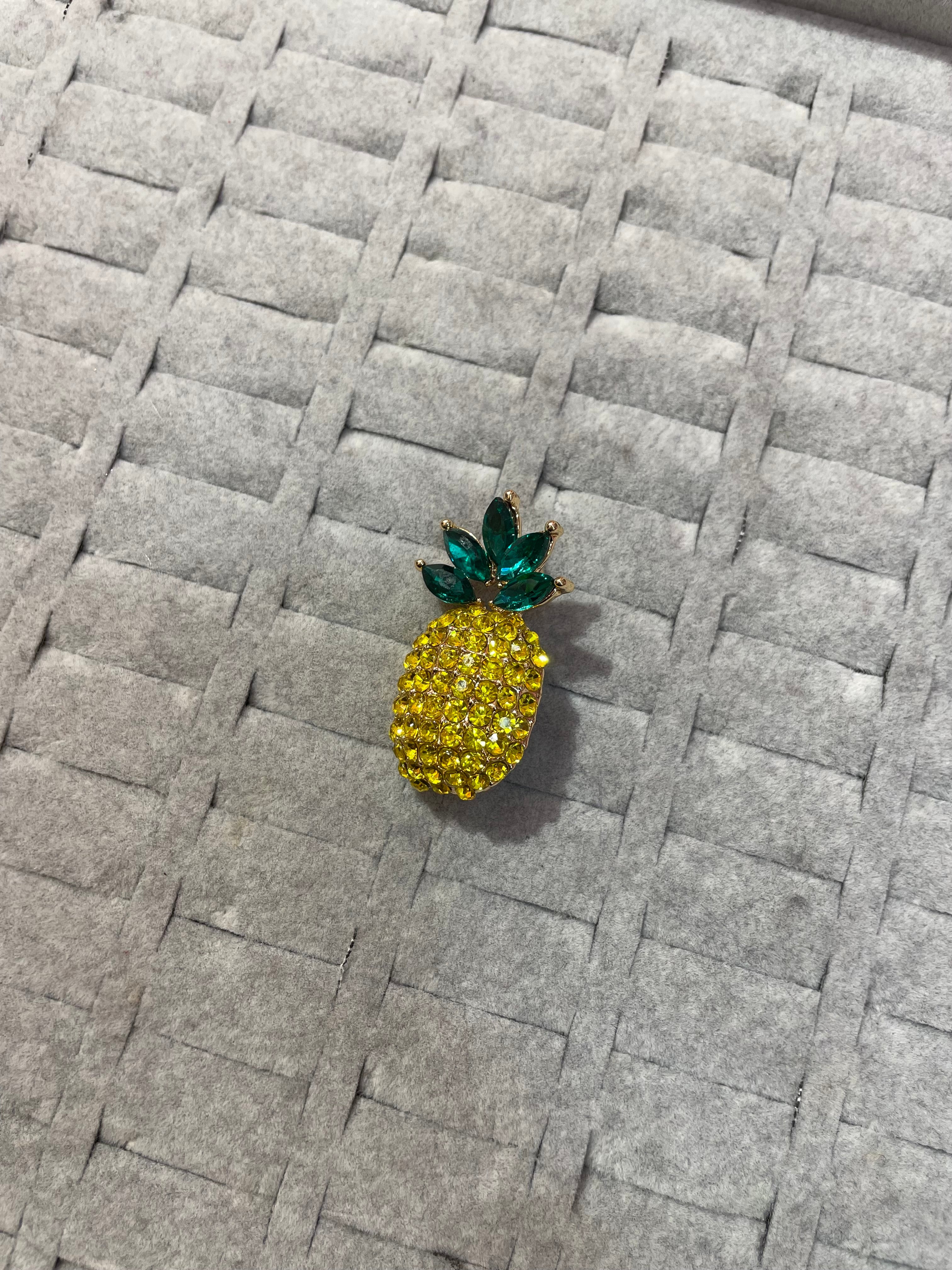 Meyve Figürlü Şık Broş