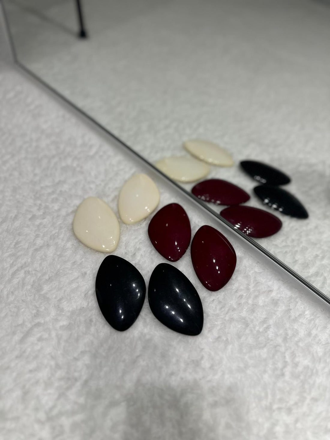 Parlak Oval Form Renkli Küpe