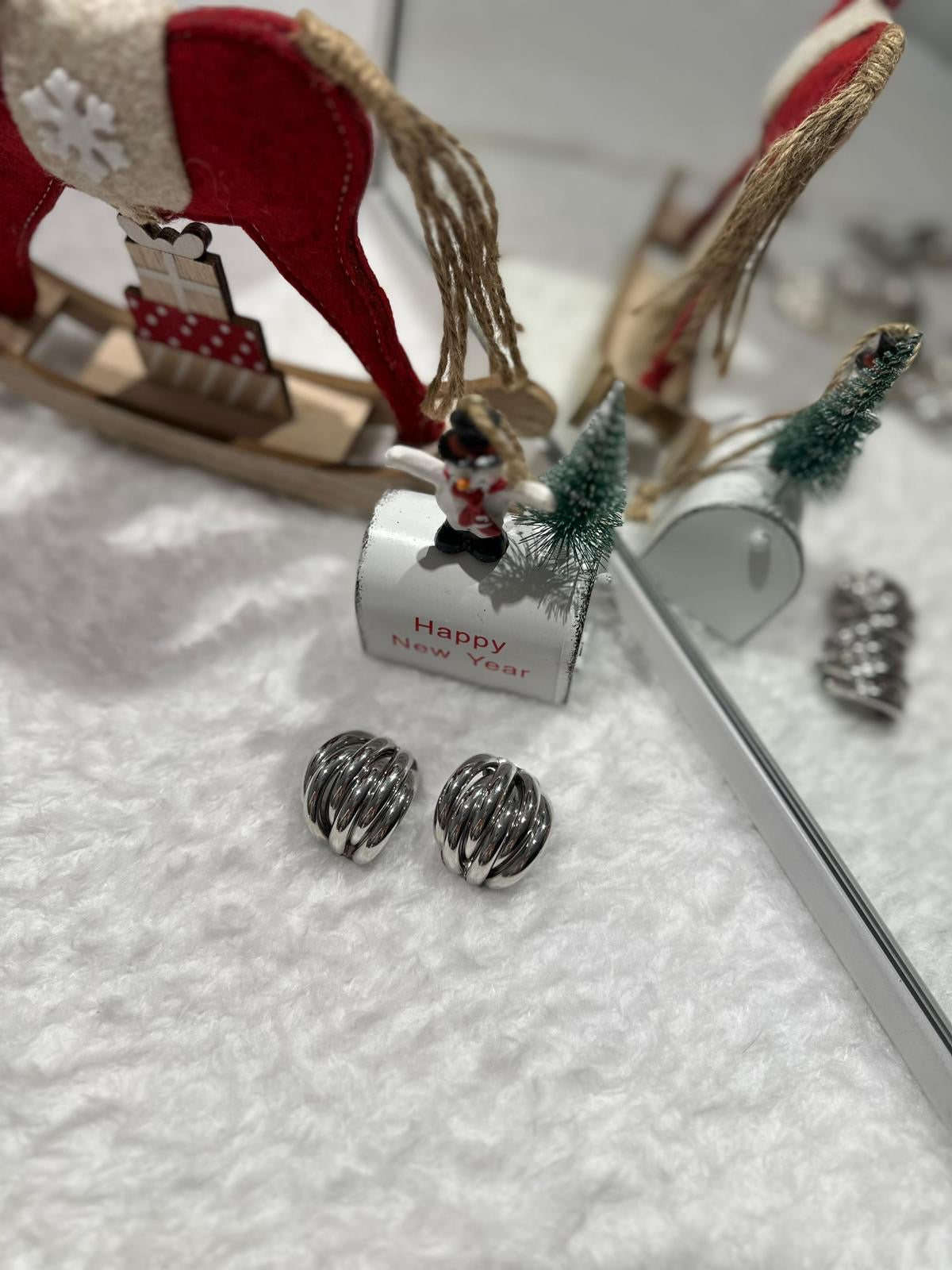 Örgü Formlu Gümüş Renk Küpe