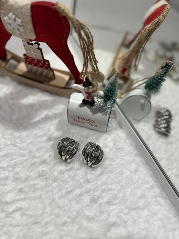 Örgü Formlu Gümüş Renk Küpe