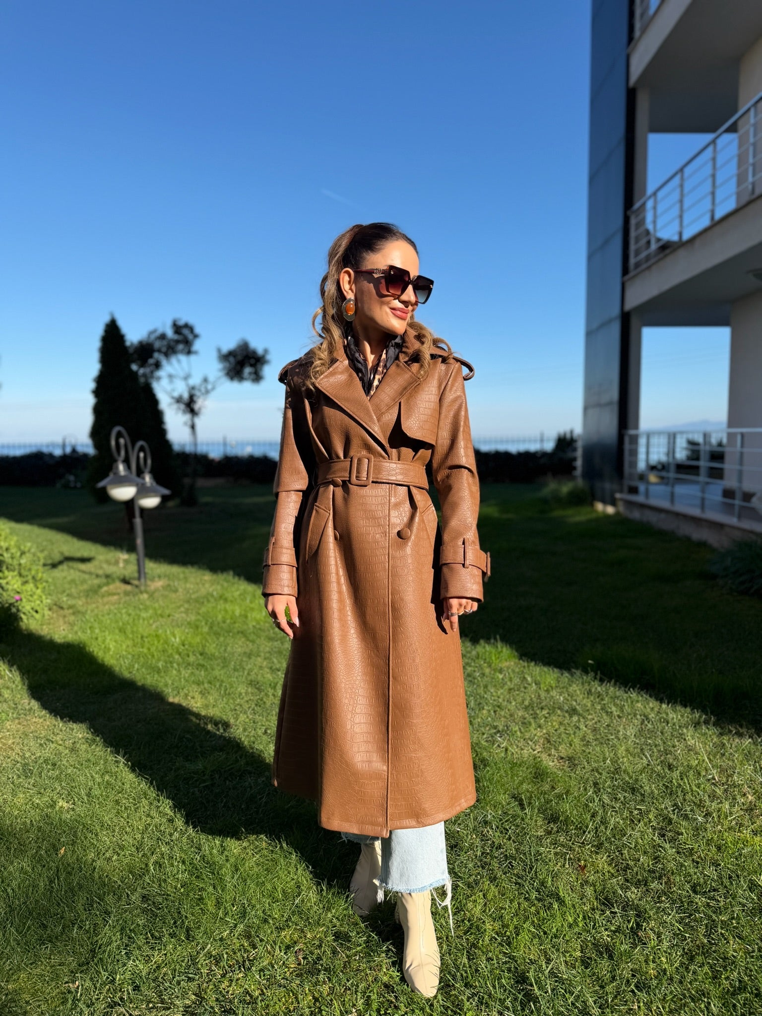 Kemerli Uzun Deri Görünümlü Taba Trençkot