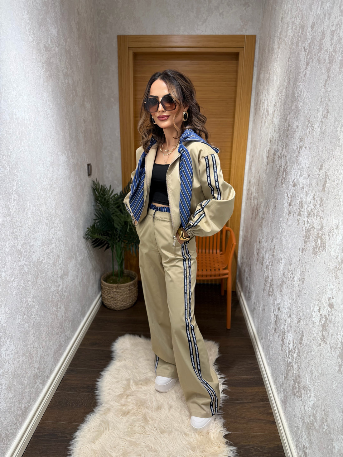 Sisu Şerit Detaylı Bej Takım – Ceket & Bol Paça Pantolon