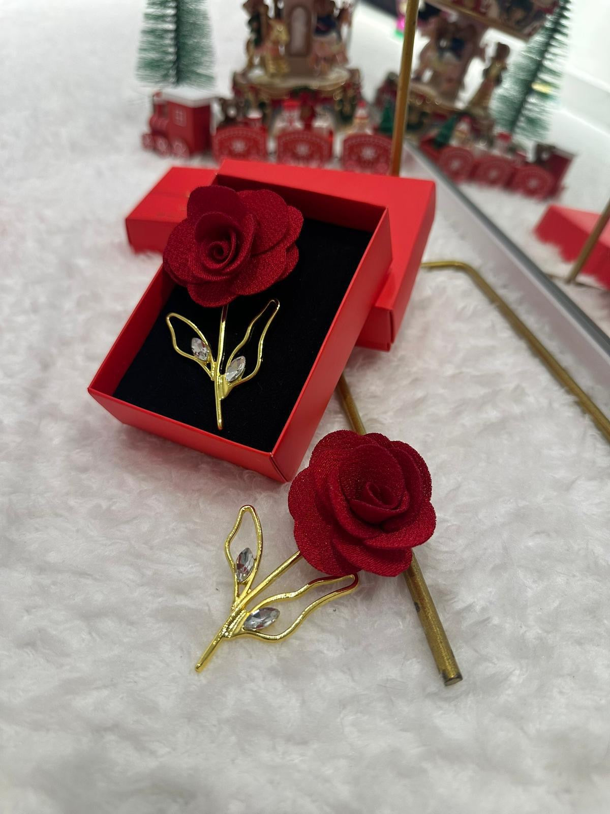 Özel Tasarım Gül Detaylı Küpe