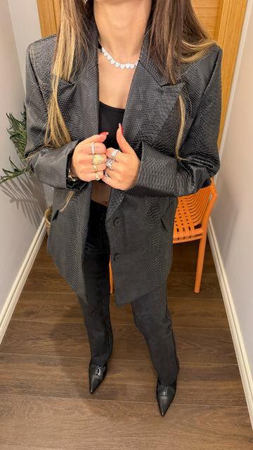 Dokulu Deri Görünümlü Ceket & Pantolon Takım