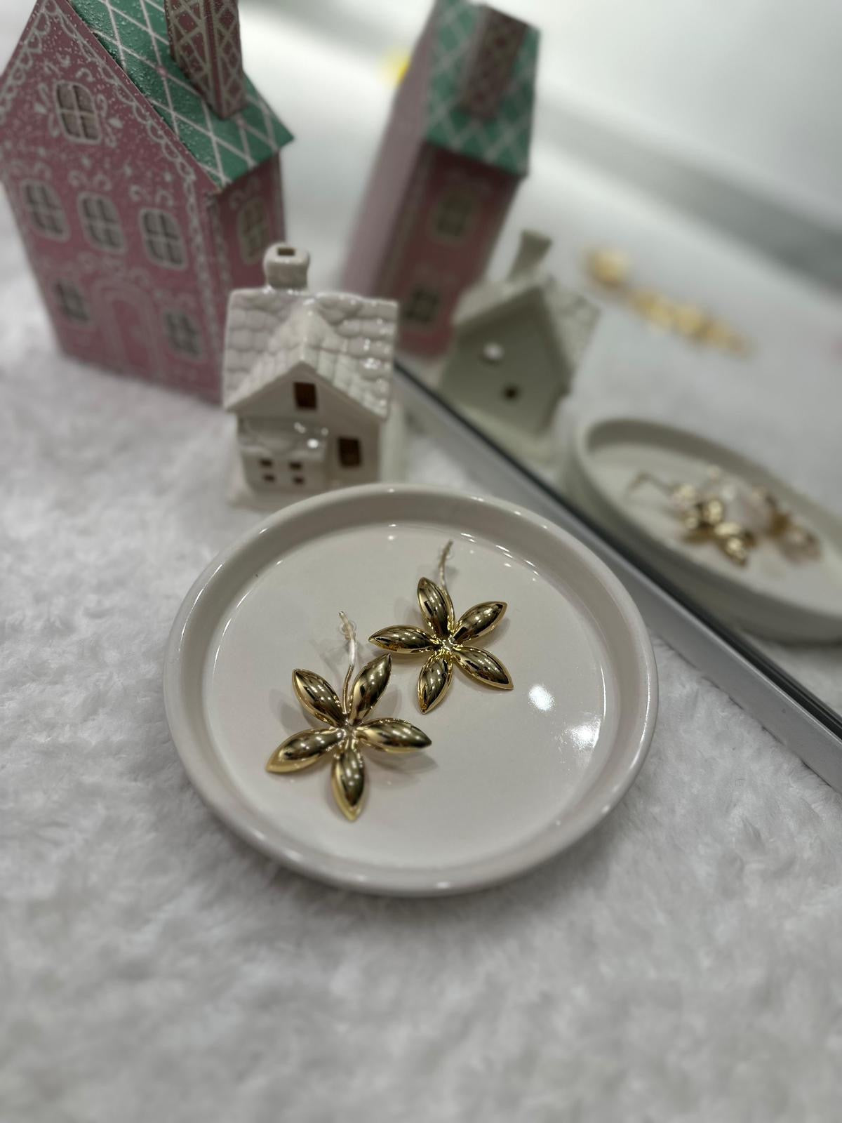 Çiçek Form Altın Renk Küpe