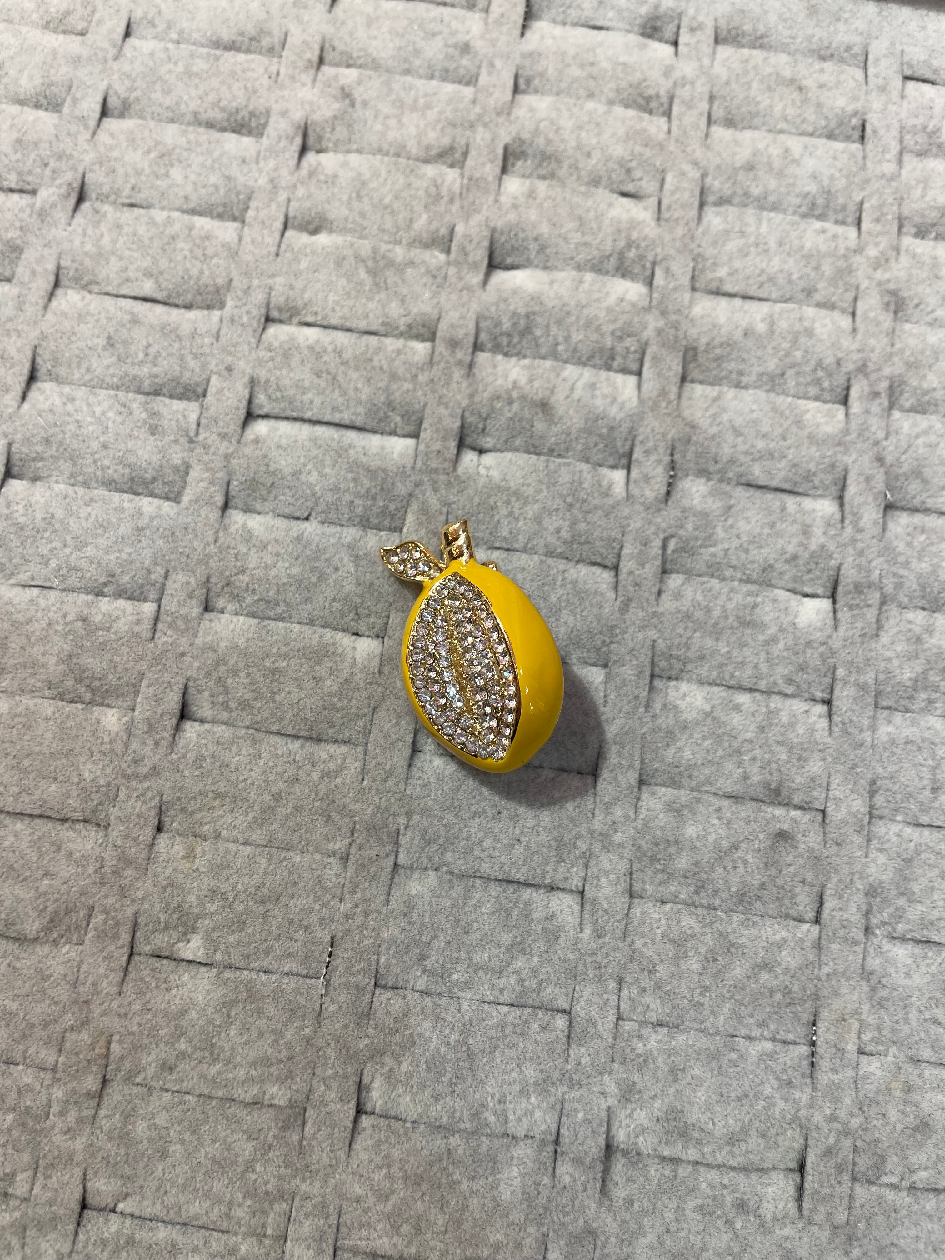 Meyve Figürlü Şık Broş