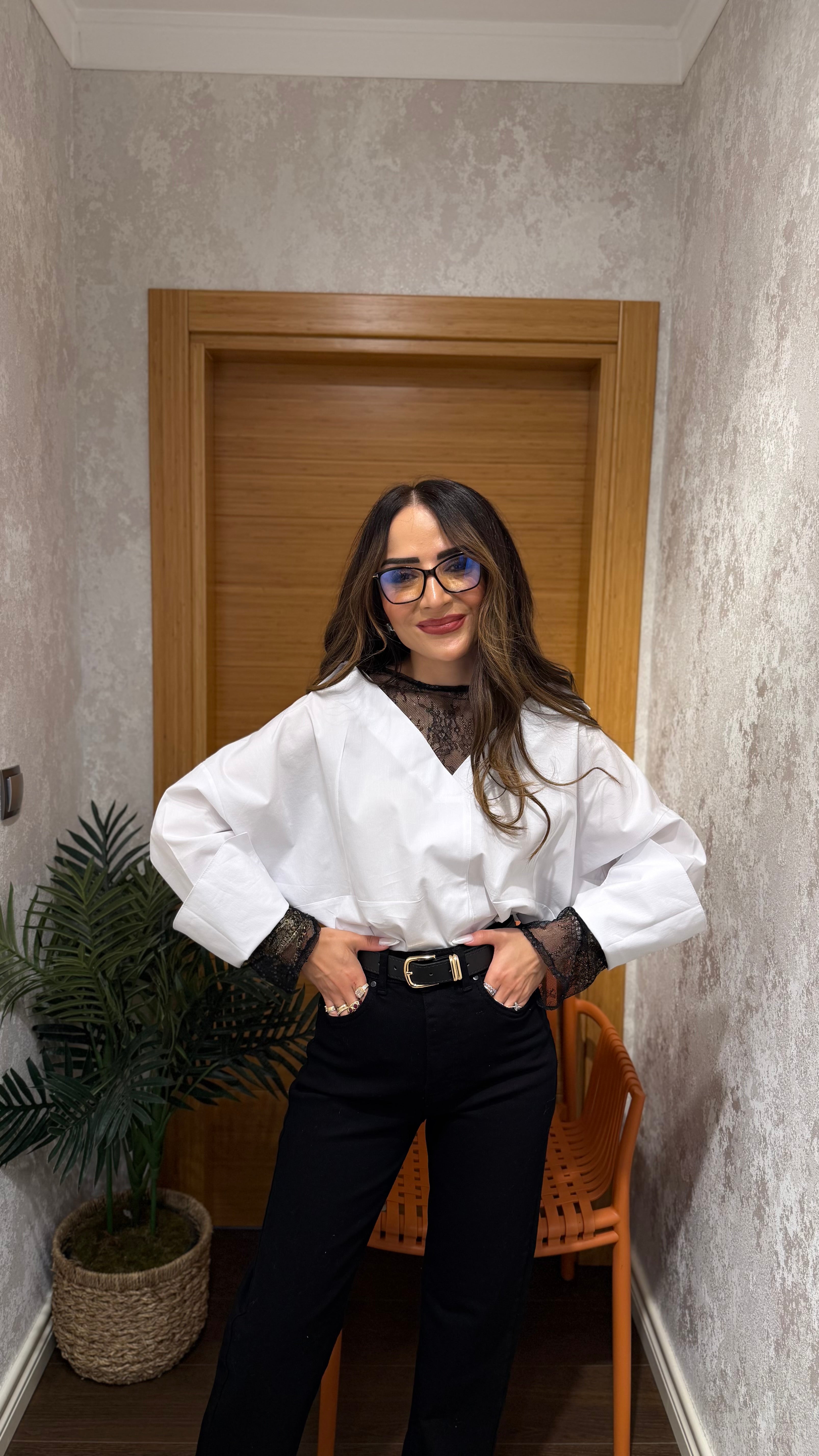 Dantel Detaylı Beyaz Bluz