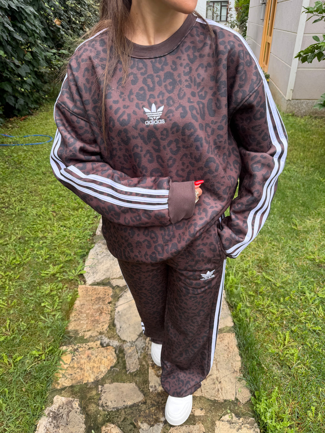 Kahverengi leopar desenli eşofman takımı