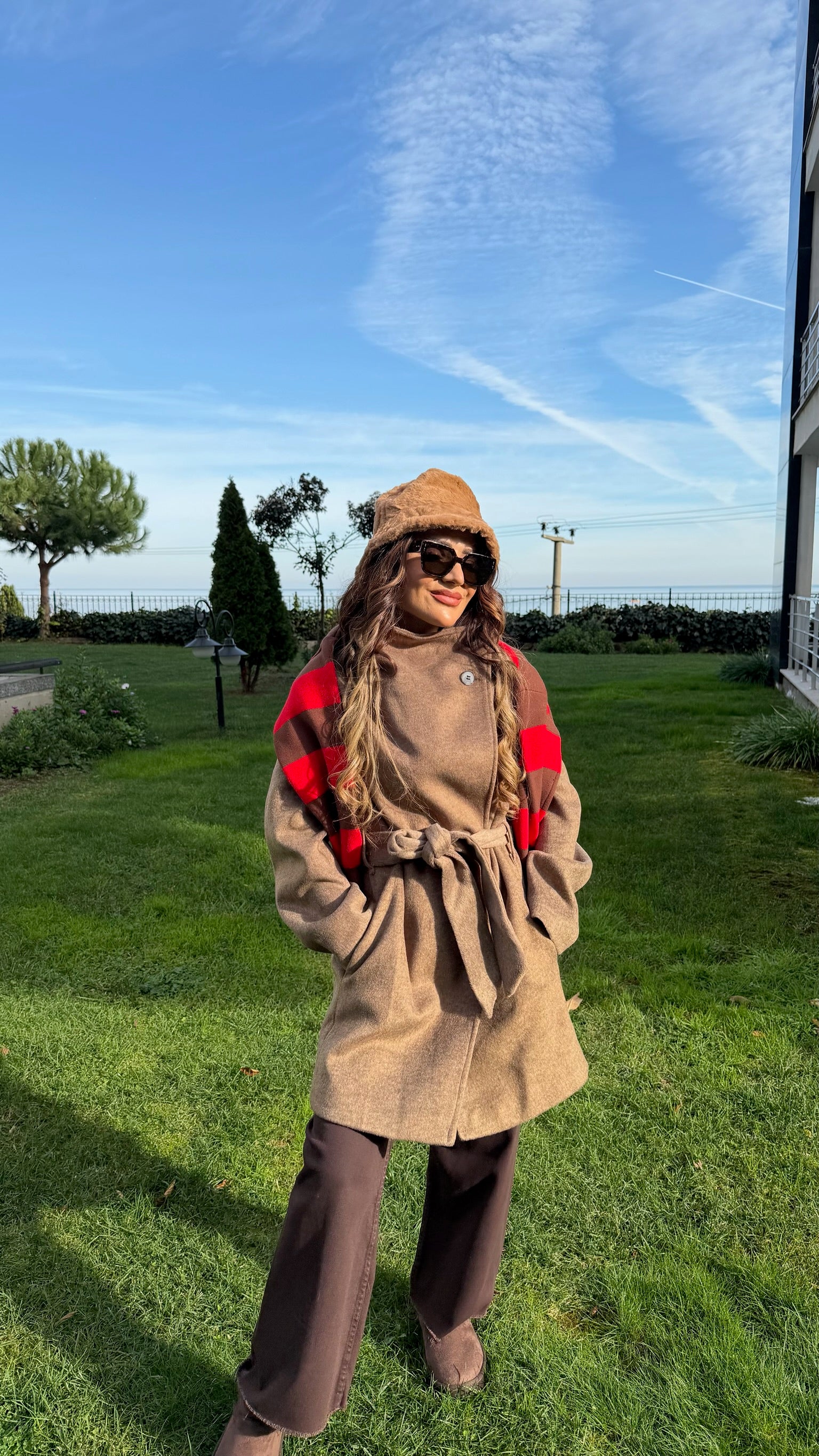Kemer detaylı yünlü kaban