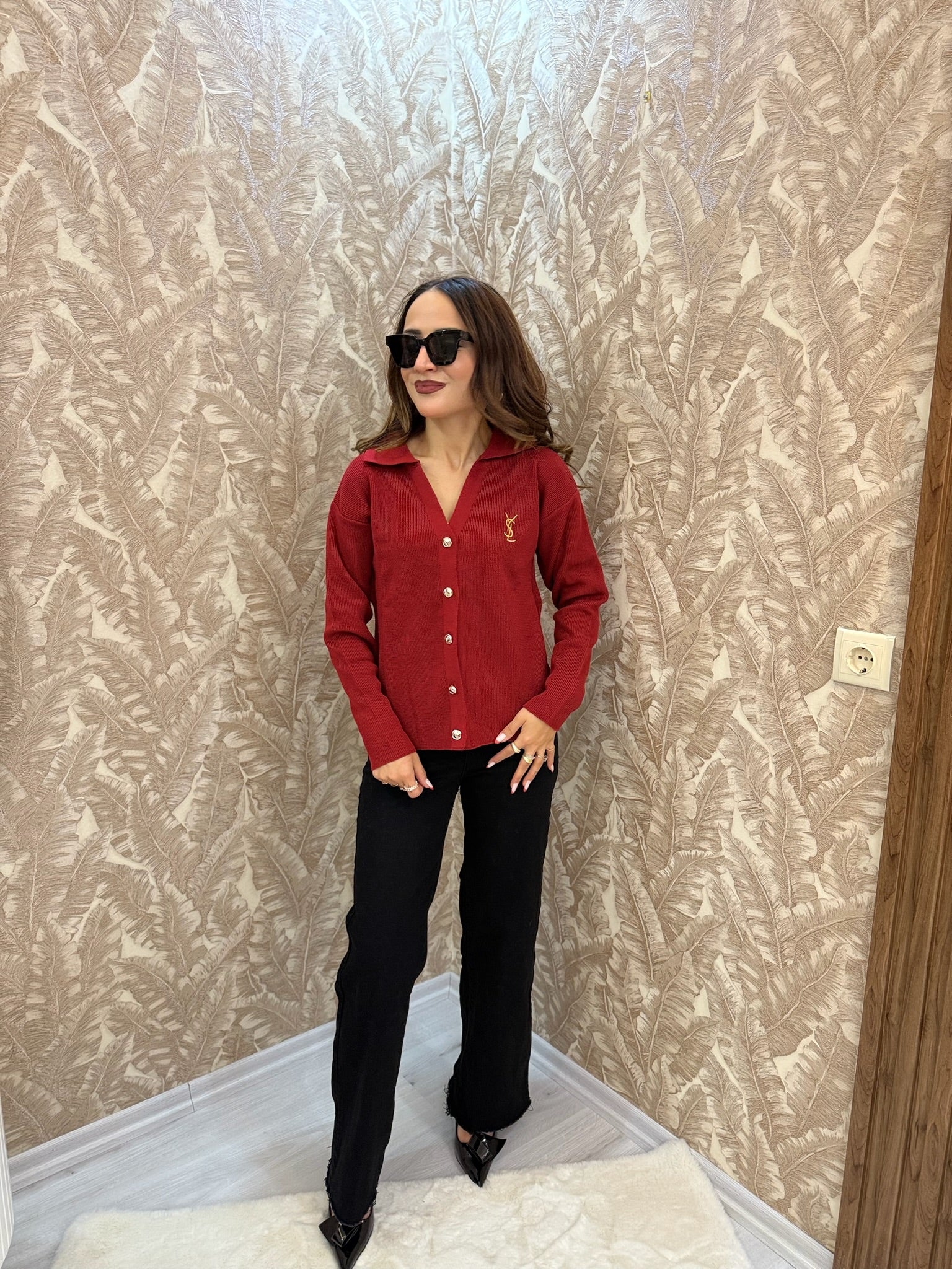 Nakış Detaylı Düğmeli Triko Hırka (Siyah & Bordo)