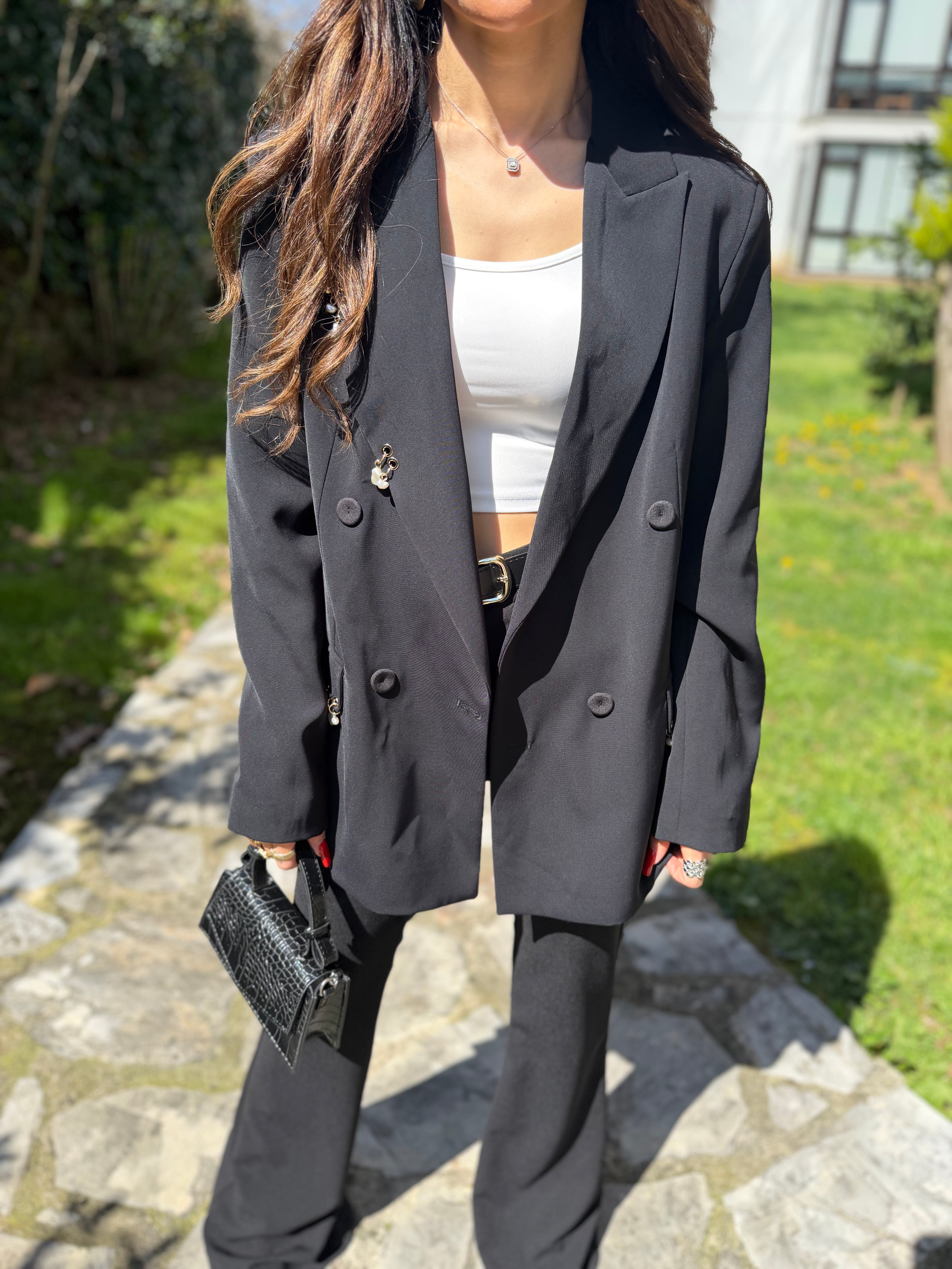 Aksesuar Detaylı Siyah Blazer Ceket