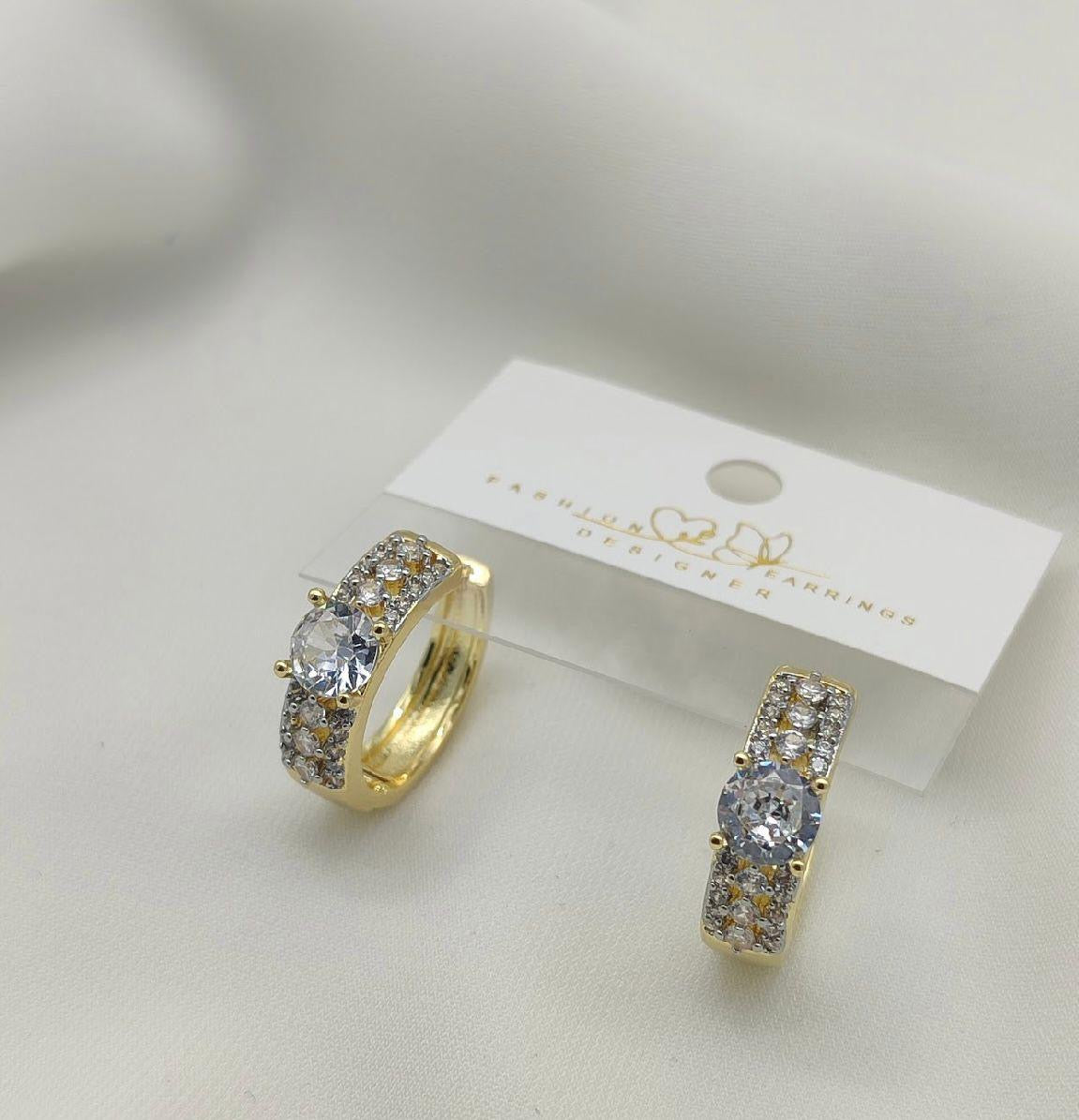 Taş Detaylı Gold Küpe