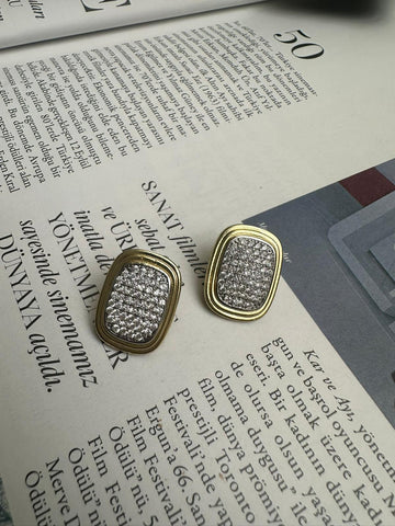 Taşlı Dikdörtgen Form Altın Renk Küpe