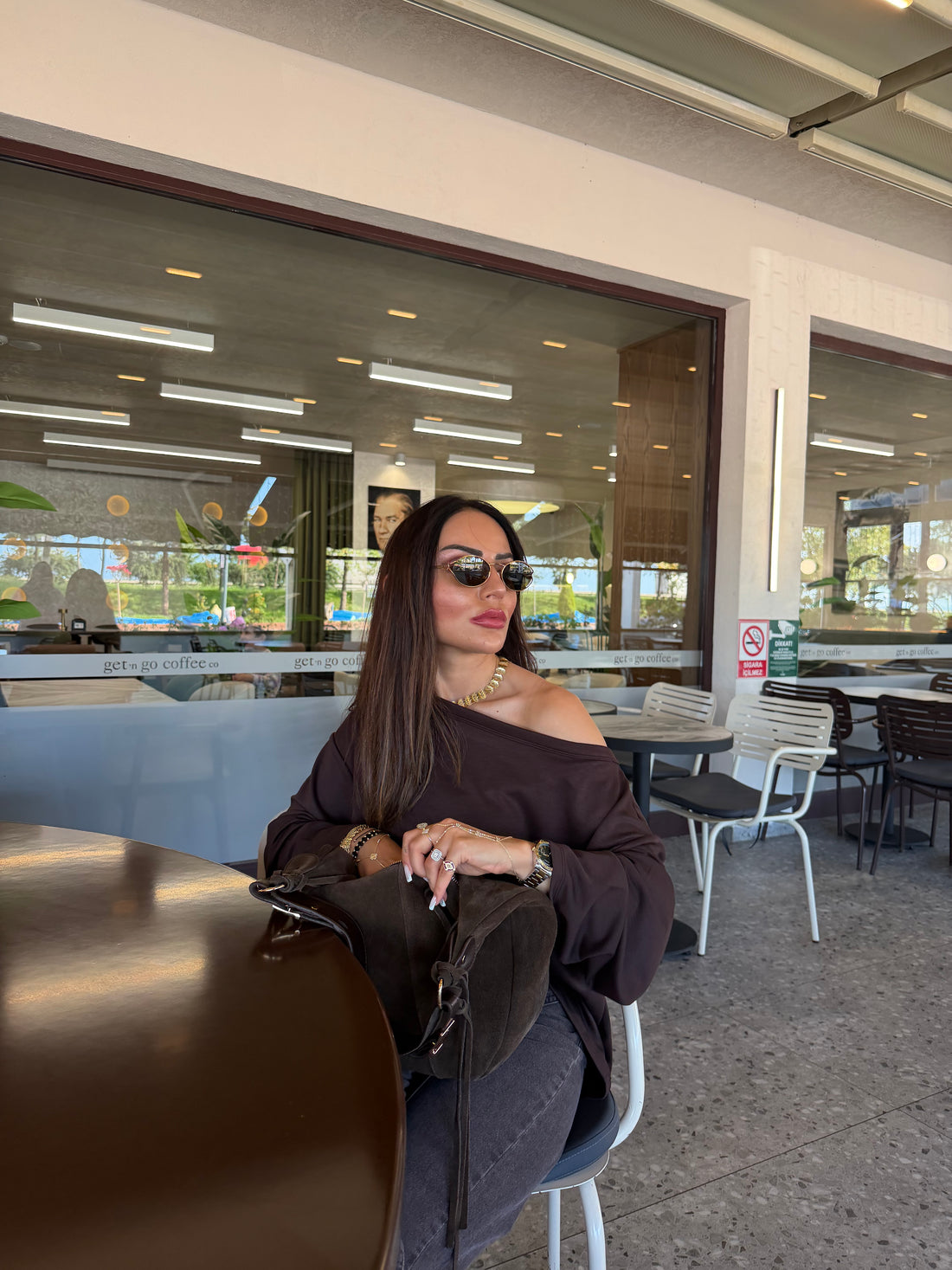 Kayık Yaka Dökümlü Basic Bluz – Kahverengi