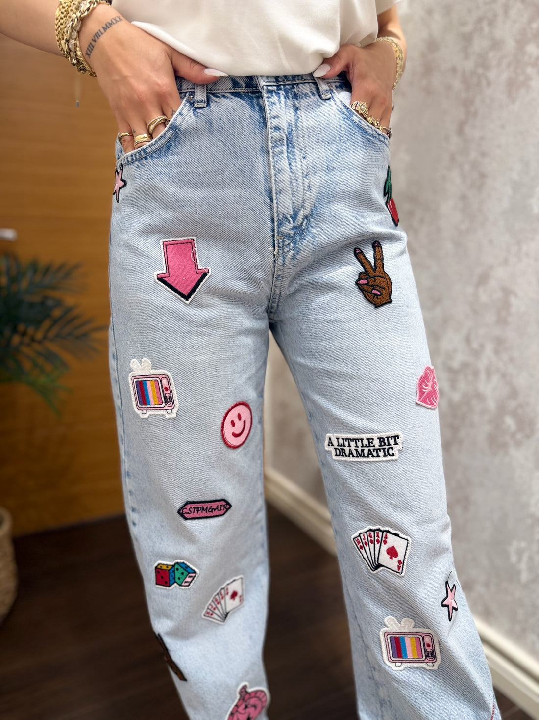 Patch Detaylı Düz Kesim Jean Pantolon