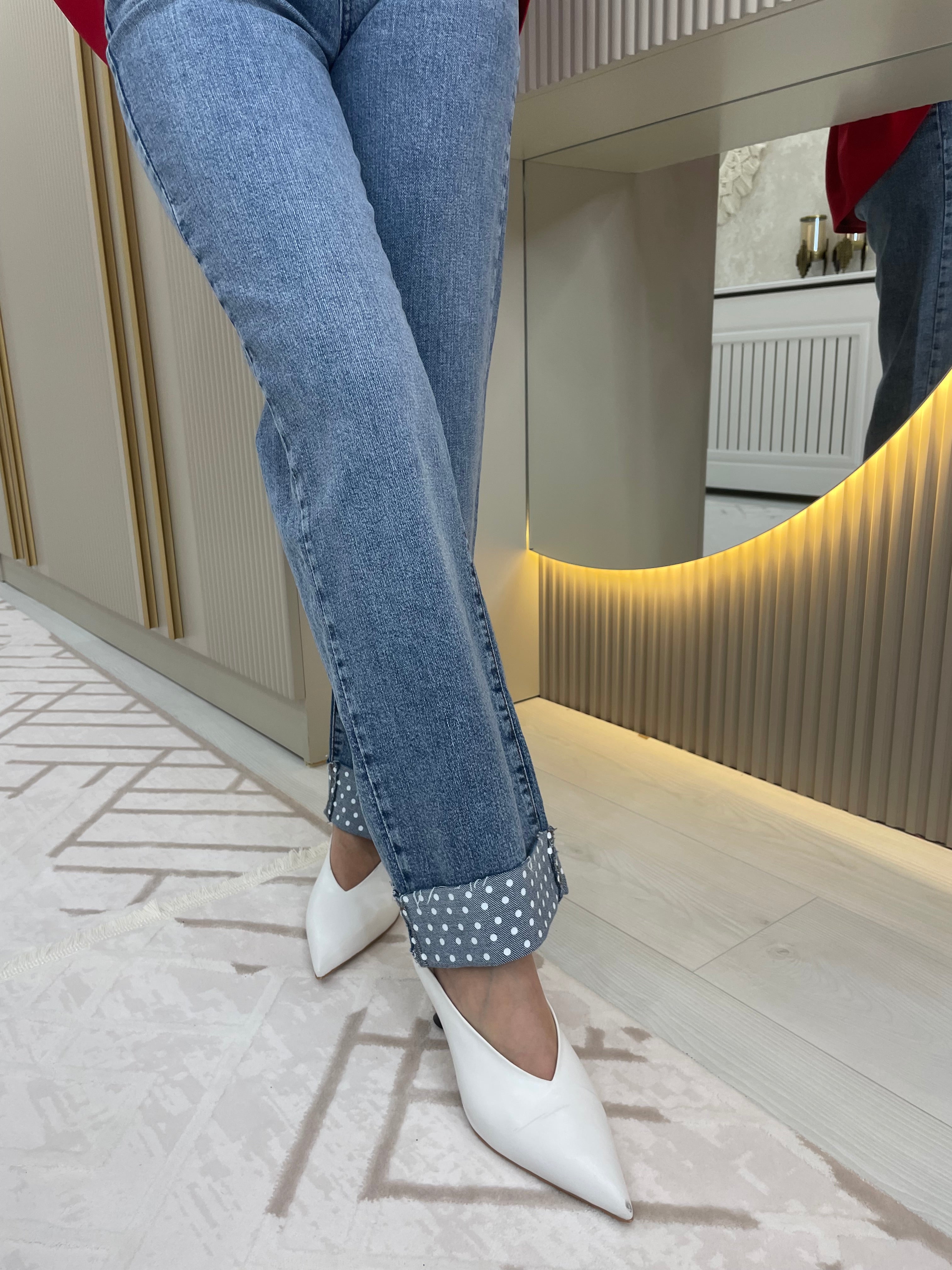 Puantiye paça detaylı jean pantolon