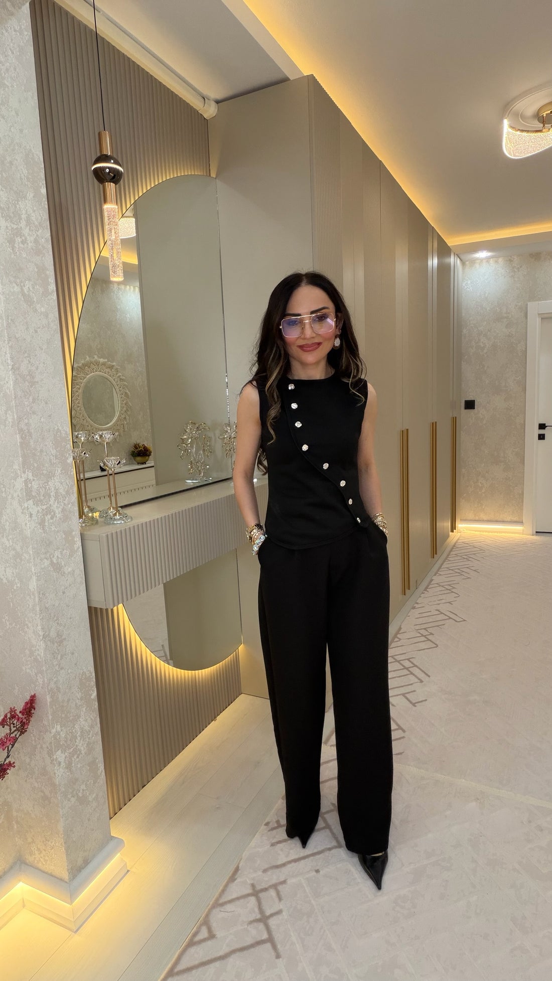 Taş Düğme Detaylı Siyah Bluz