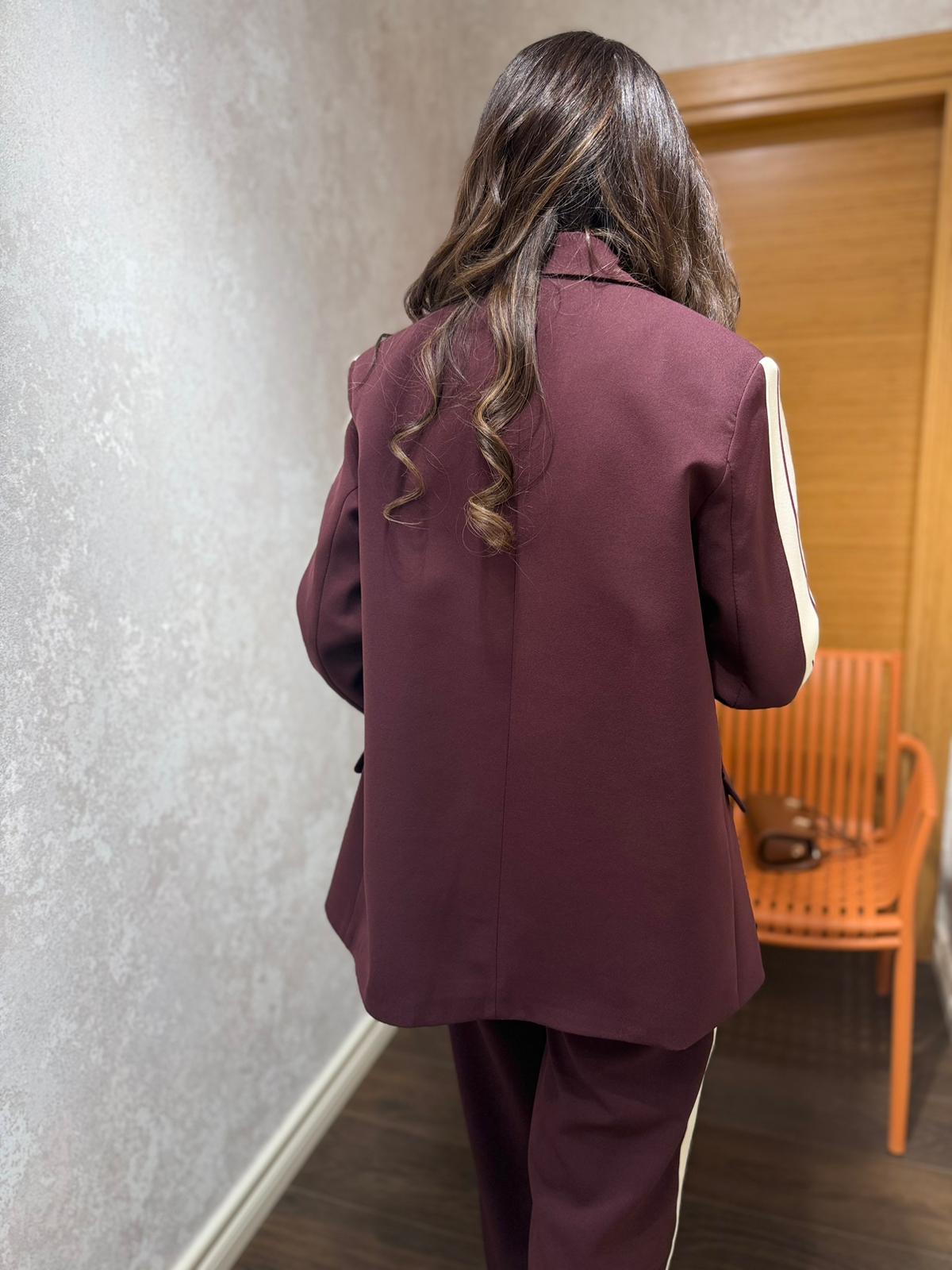 Şerit Detaylı Takım – Siyah & Bordo
