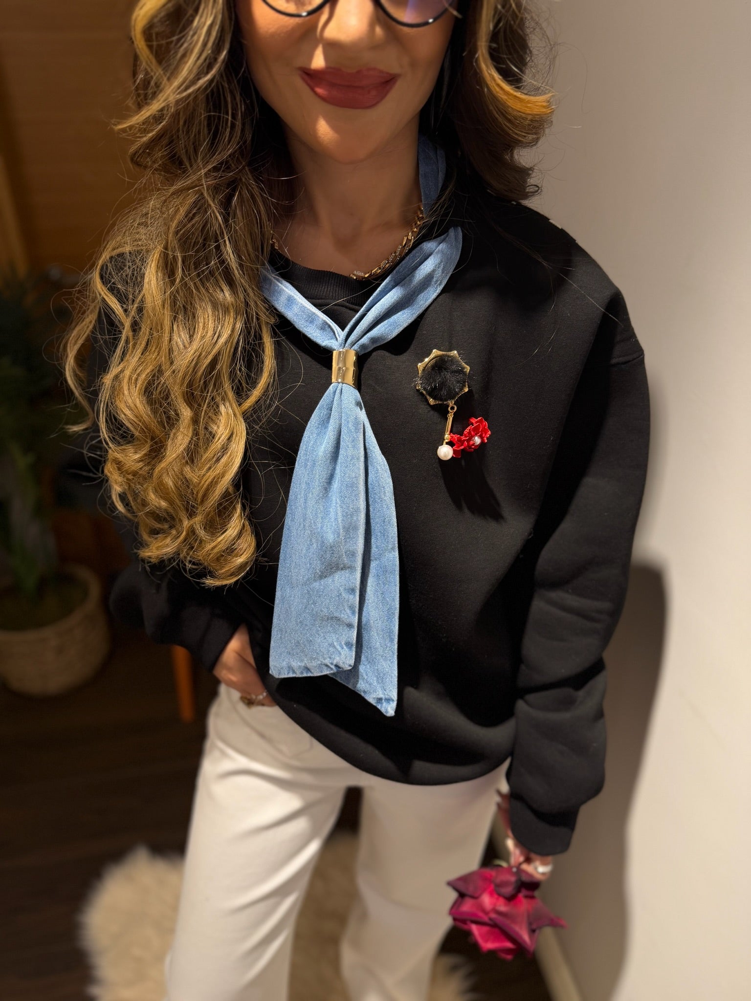 Leopar Baskılı Fular Detaylı Sweatshirt