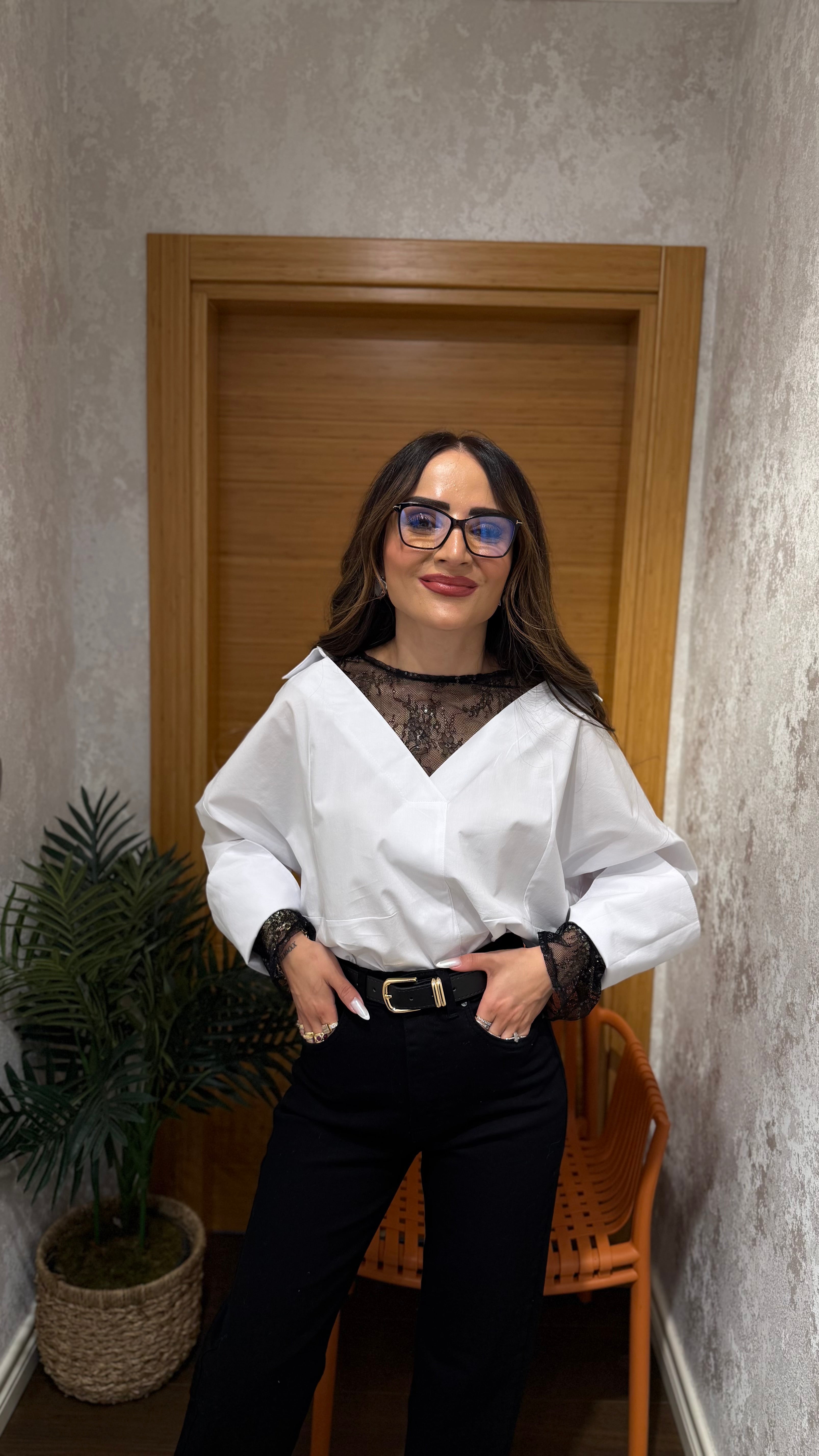 Dantel Detaylı Beyaz Bluz