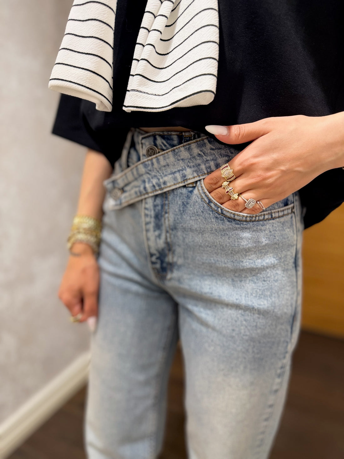 Çapraz Bel Detaylı Jean Pantolon