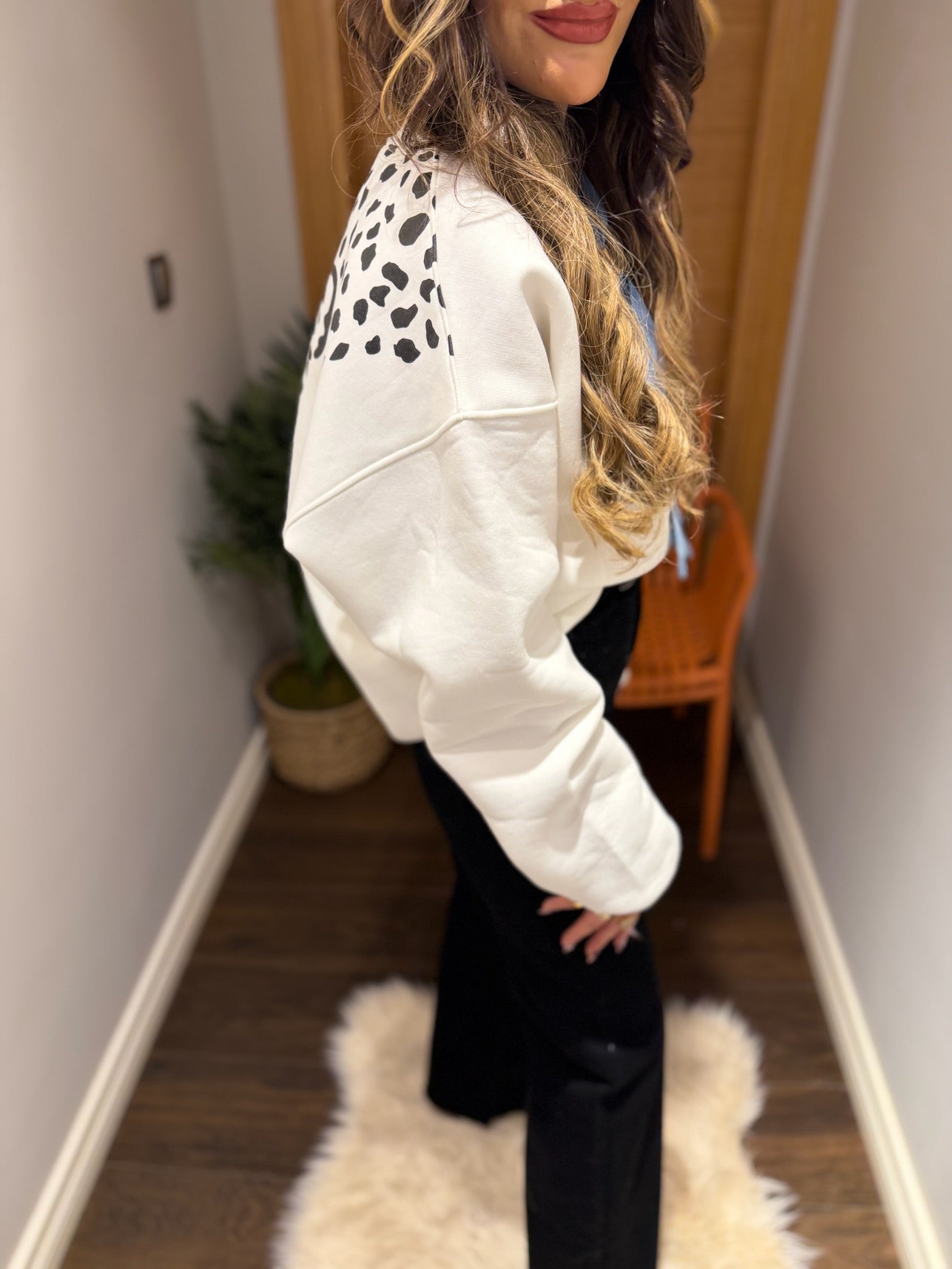 Leopar Baskılı Fular Detaylı Sweatshirt