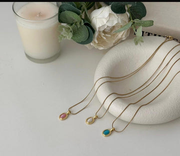 Oval Renkli Taş Detaylı Minimal Kolye