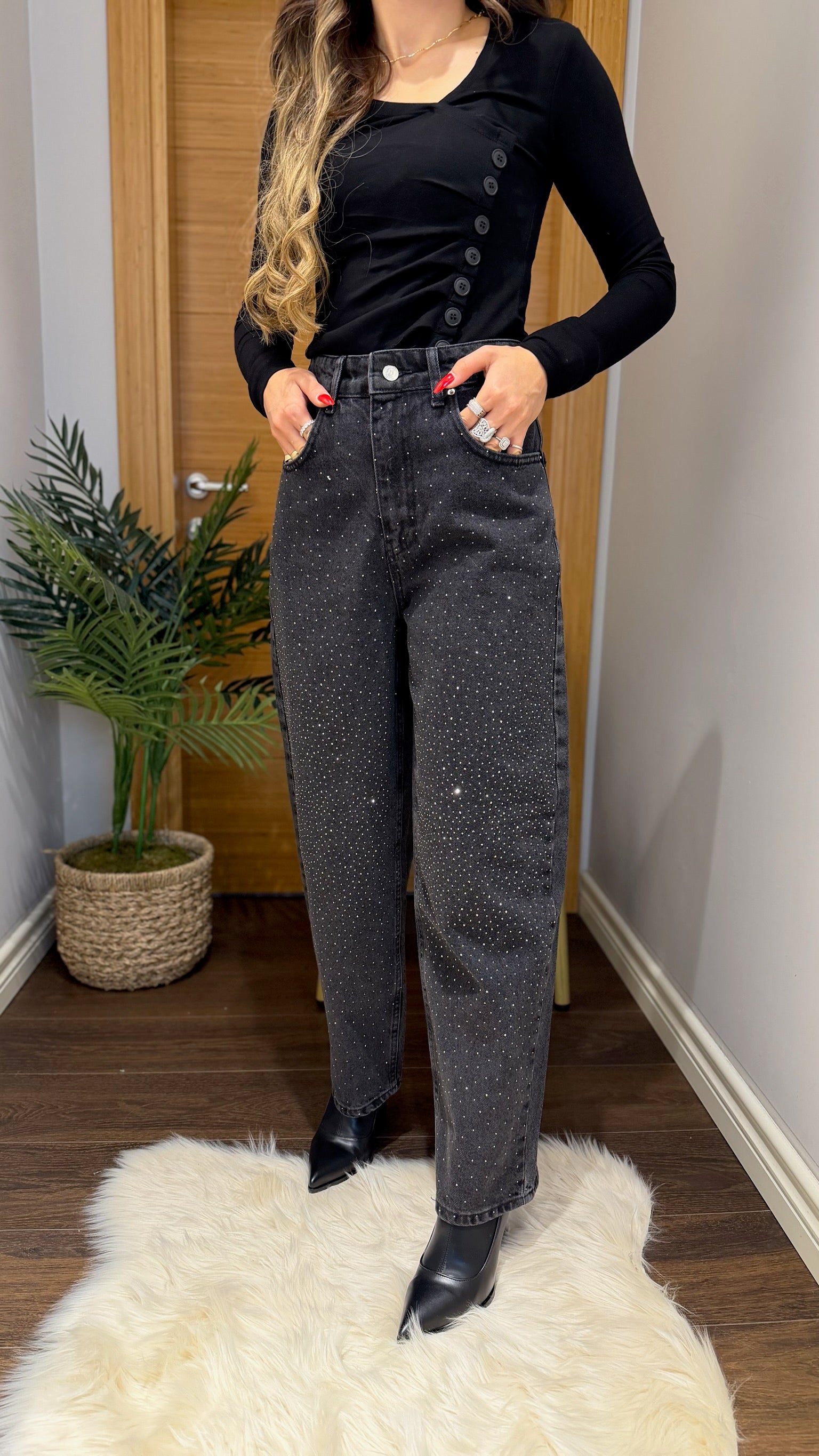 Taş detaylı jean pantolon siyah