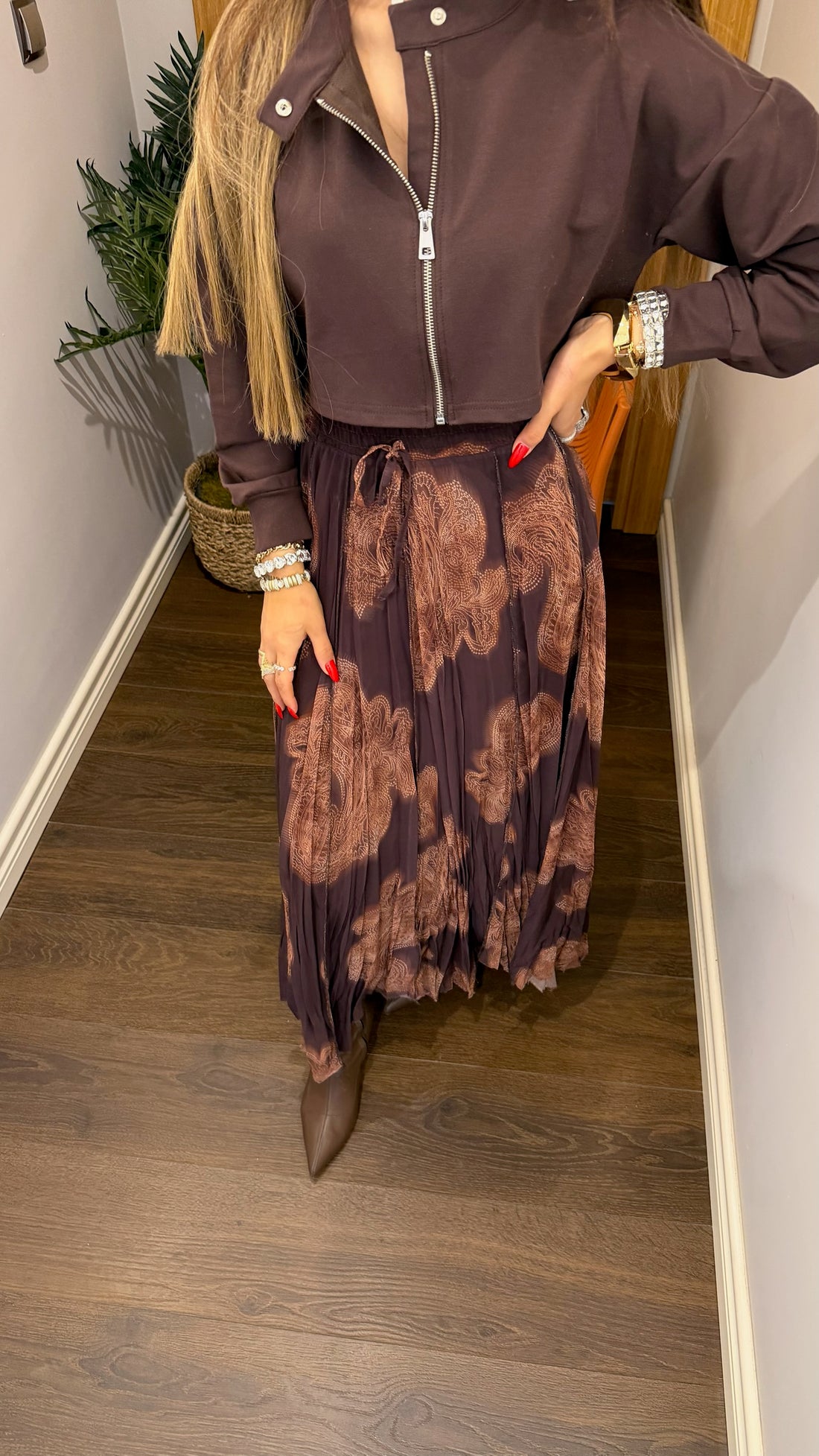 Desenli Piliseli Şifon Midi Etek – Kahverengi