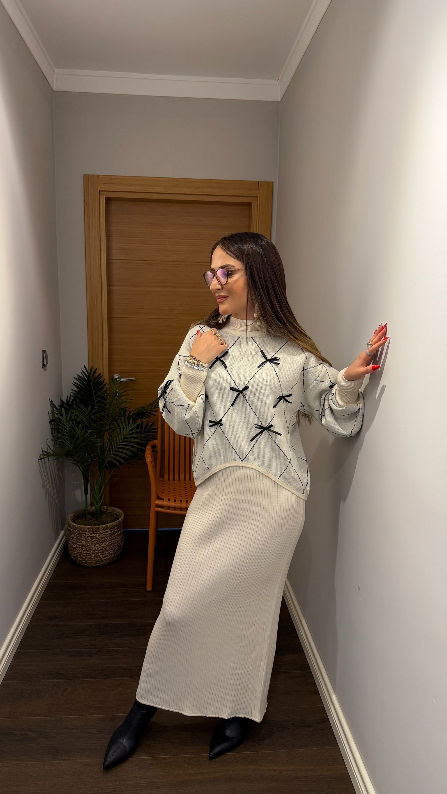 Fiyonk Nakış Detaylı Triko Elbise