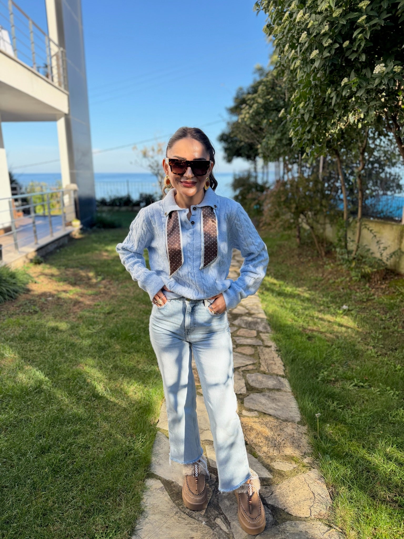 Flarlı mavi kazak
