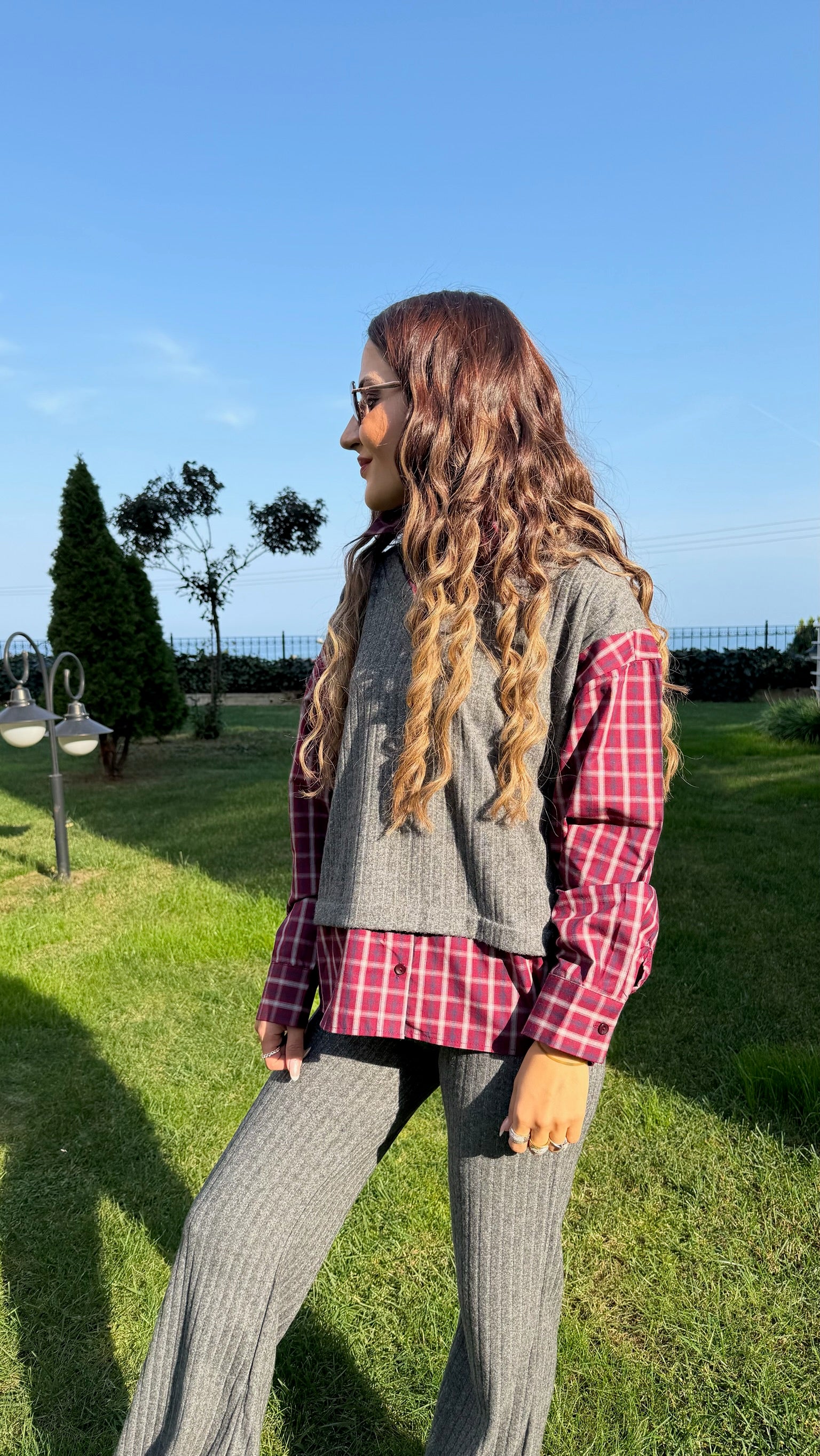 Ekose Gömlek Detaylı Triko Yelek ve Fitilli Pantolon Takımı
