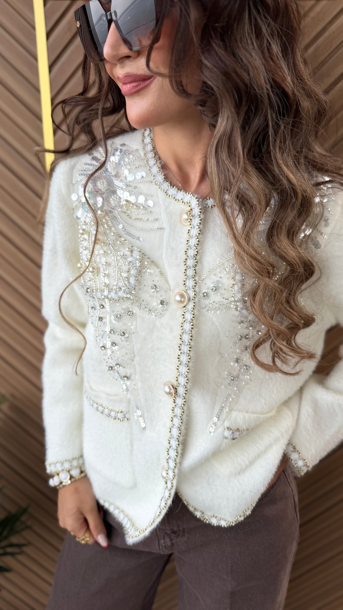 İnci ve Taş Detaylı Dokulu Beyaz Hırka