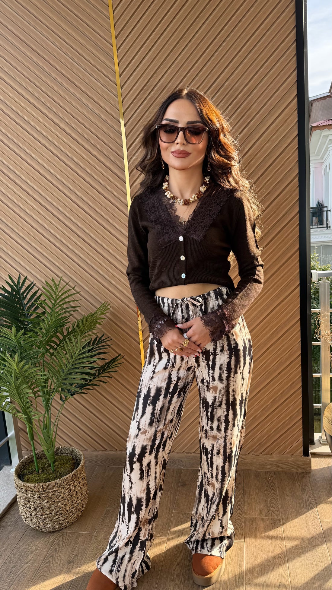 Dantel Detaylı Düğmeli Crop Gömlek – Kahverengi